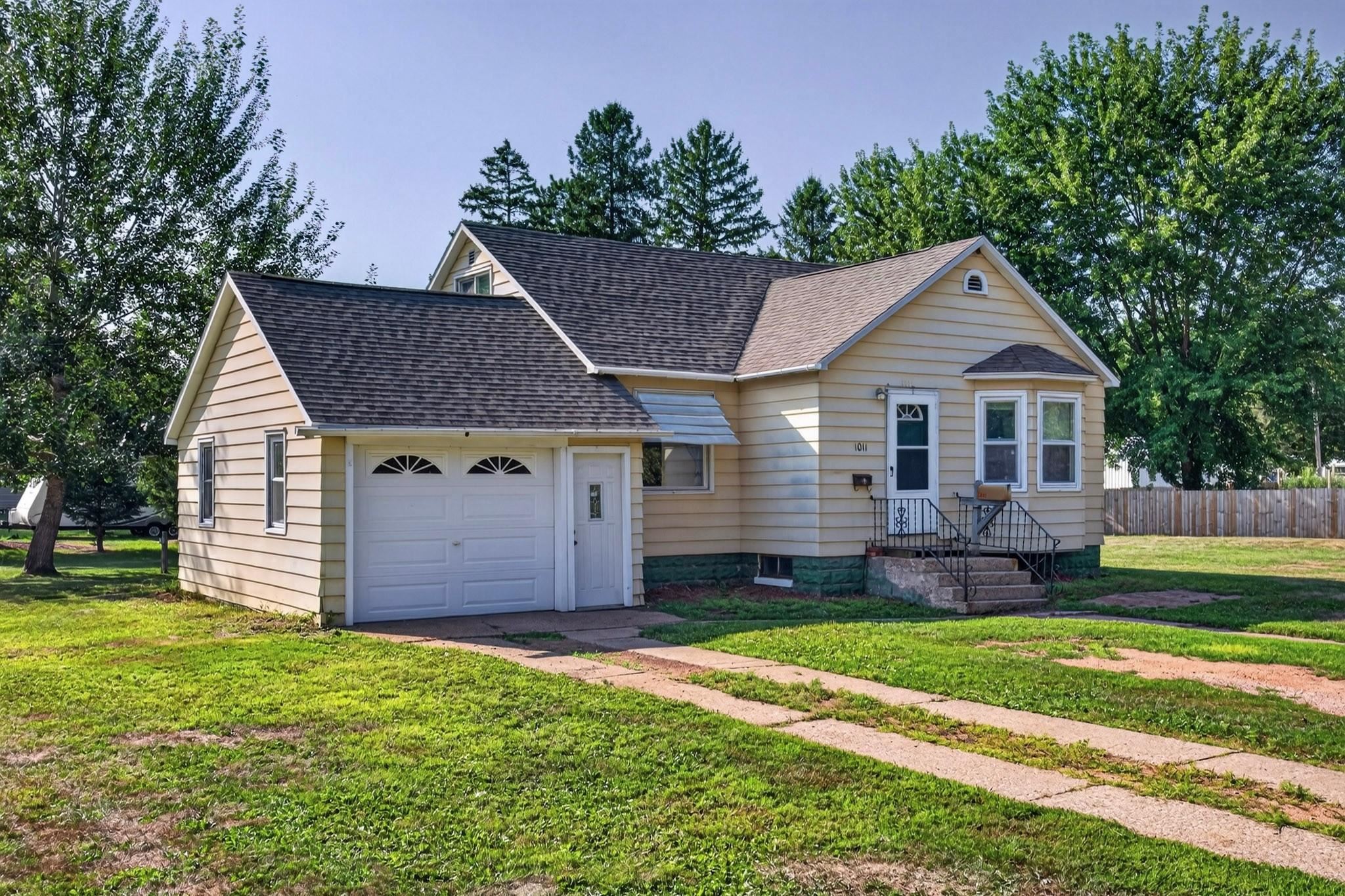 1011 11TH AVENUE NORTH, Wisconsin Rapids, Wisconsin 54495, 3 Bedrooms Bedrooms, ,1 BathroomBathrooms,Residential,For Sale,1011 11TH AVENUE NORTH,22604216