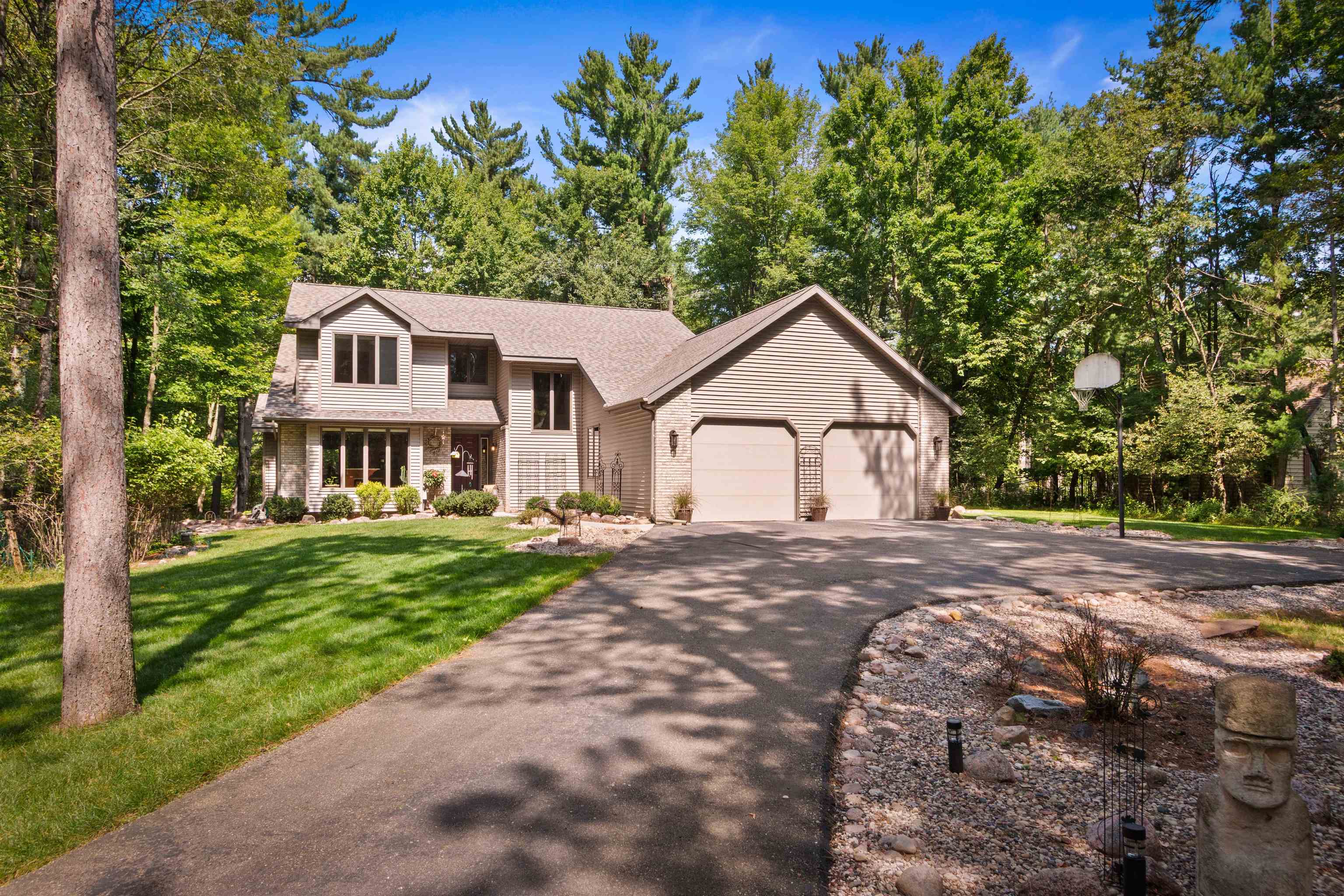 3811 NORTH VALLEY DRIVE, Wisconsin Rapids, Wisconsin 54494, 3 Bedrooms Bedrooms, ,2 BathroomsBathrooms,Residential,For Sale,3811 NORTH VALLEY DRIVE,22604218