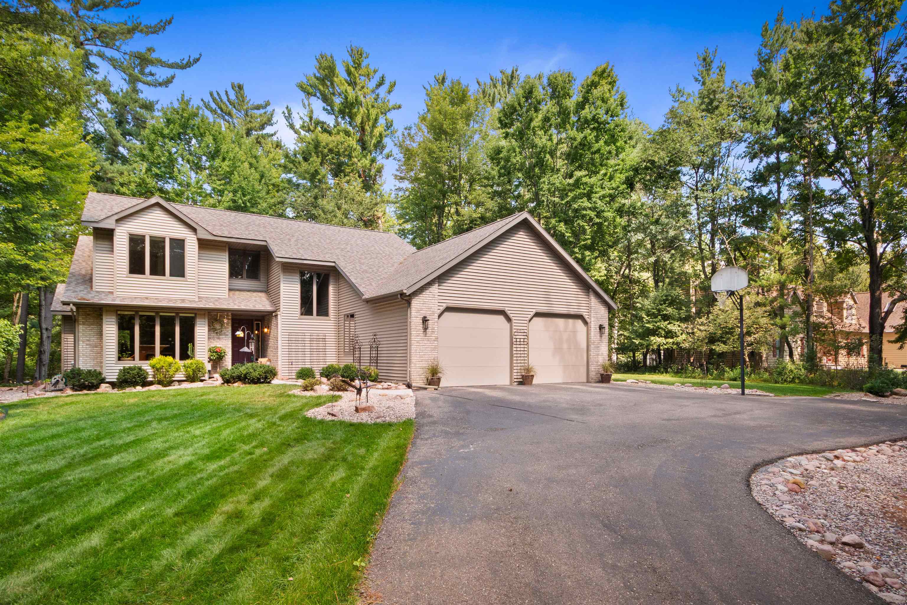 3811 NORTH VALLEY DRIVE, Wisconsin Rapids, Wisconsin 54494, 3 Bedrooms Bedrooms, ,2 BathroomsBathrooms,Residential,For Sale,3811 NORTH VALLEY DRIVE,22604218