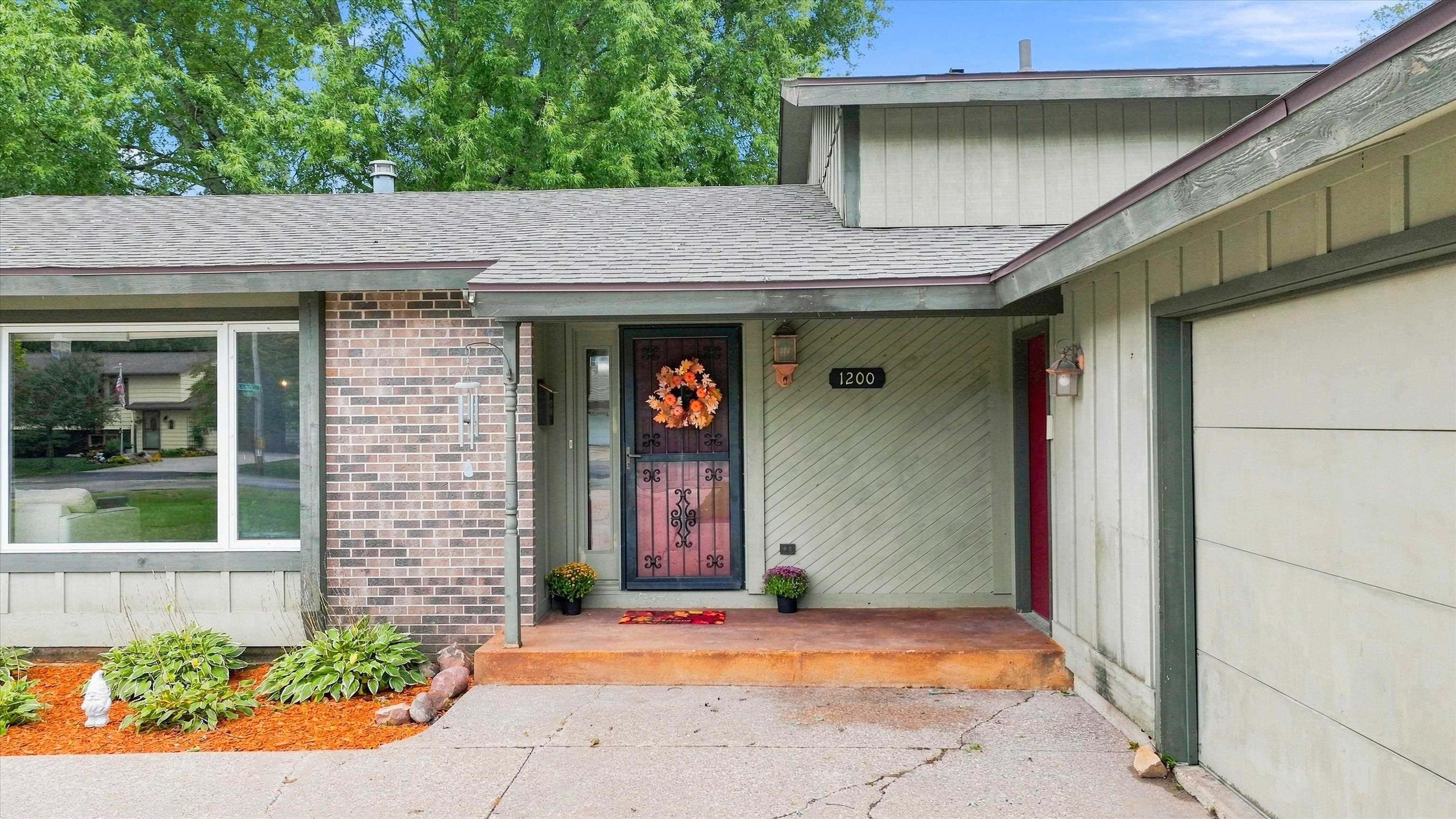 1200 E 21ST STREET, Marshfield, Wisconsin 54449, 3 Bedrooms Bedrooms, ,2 BathroomsBathrooms,Residential,For Sale,1200 E 21ST STREET,22604229