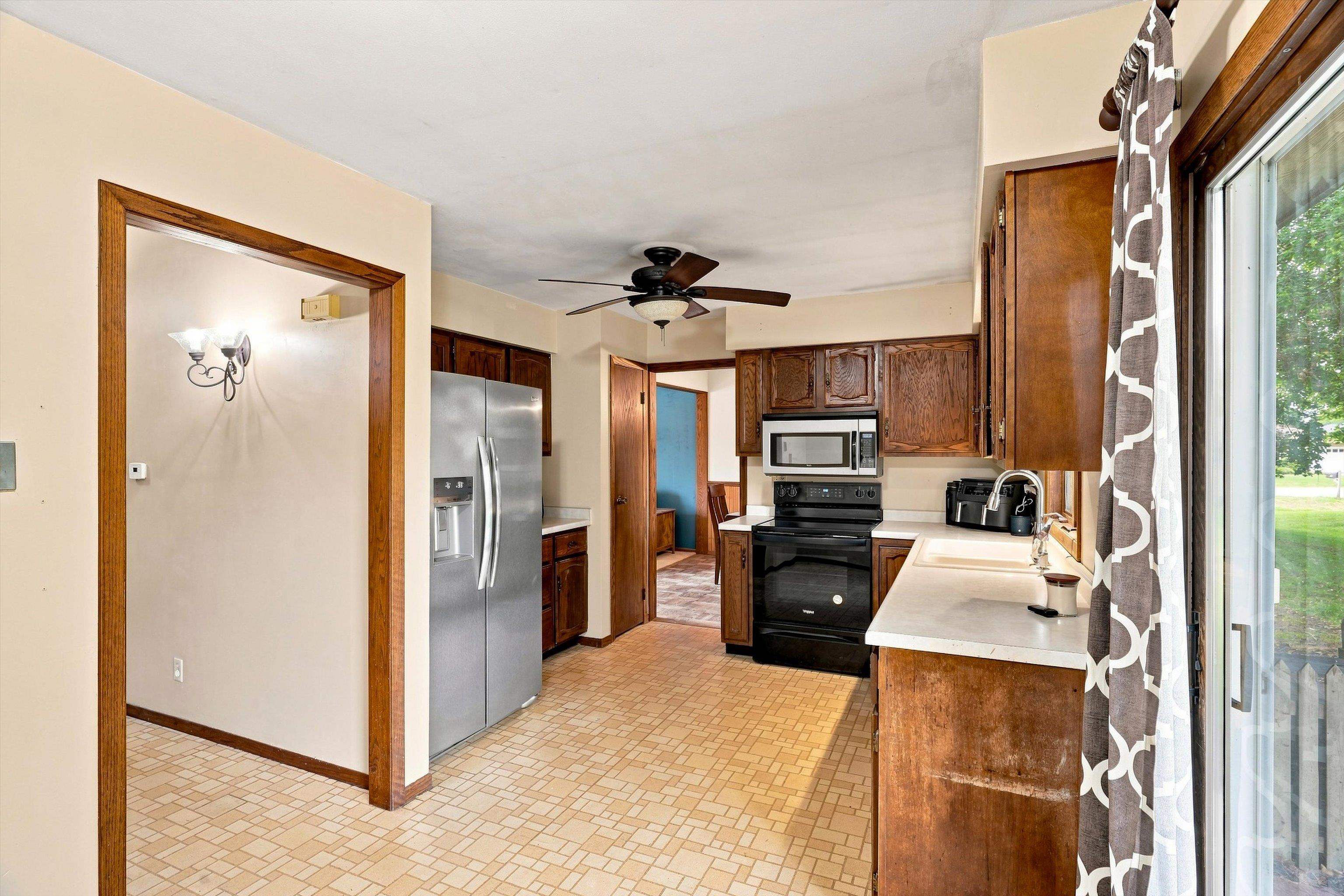 1200 E 21ST STREET, Marshfield, Wisconsin 54449, 3 Bedrooms Bedrooms, ,2 BathroomsBathrooms,Residential,For Sale,1200 E 21ST STREET,22604229