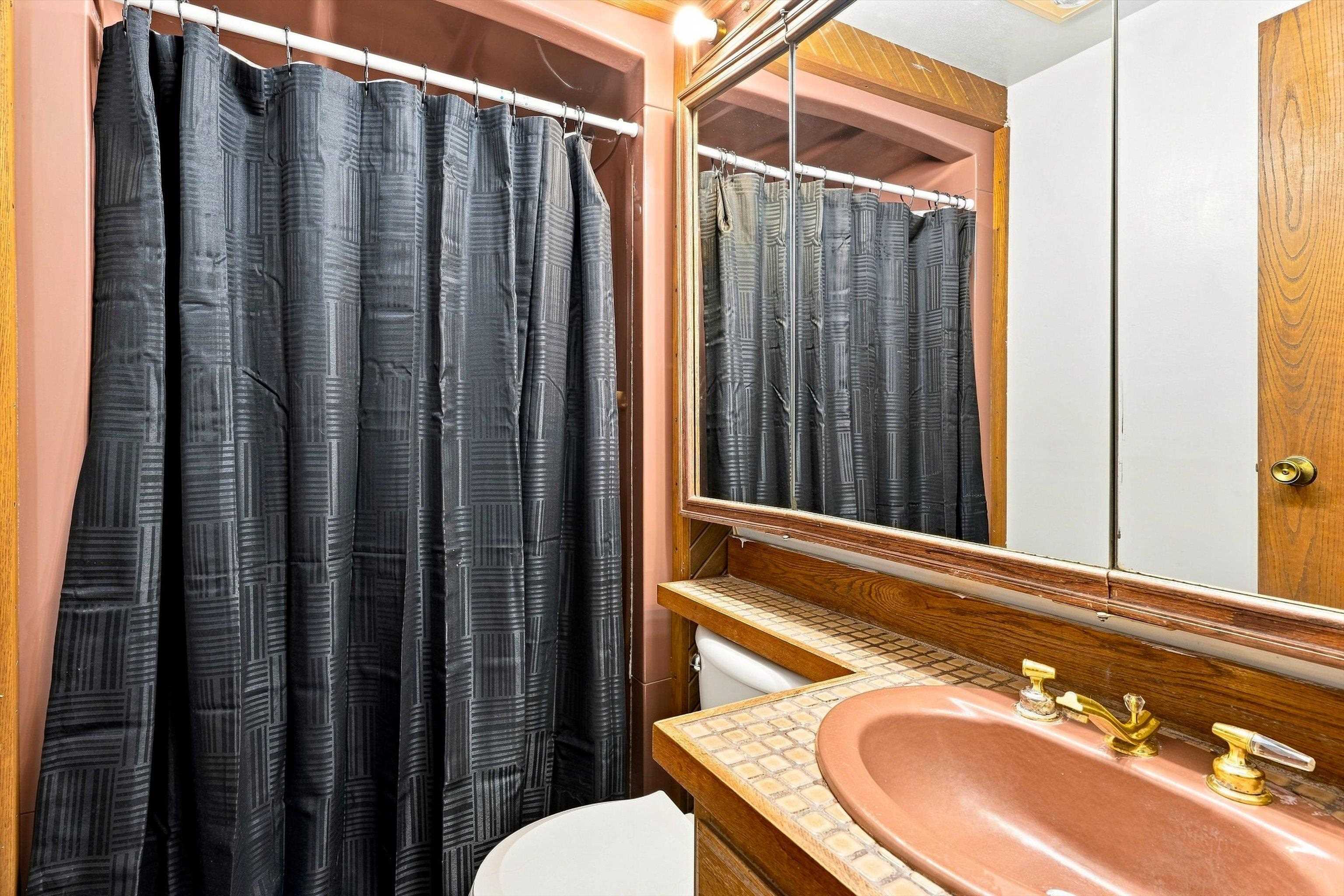 1200 E 21ST STREET, Marshfield, Wisconsin 54449, 3 Bedrooms Bedrooms, ,2 BathroomsBathrooms,Residential,For Sale,1200 E 21ST STREET,22604229