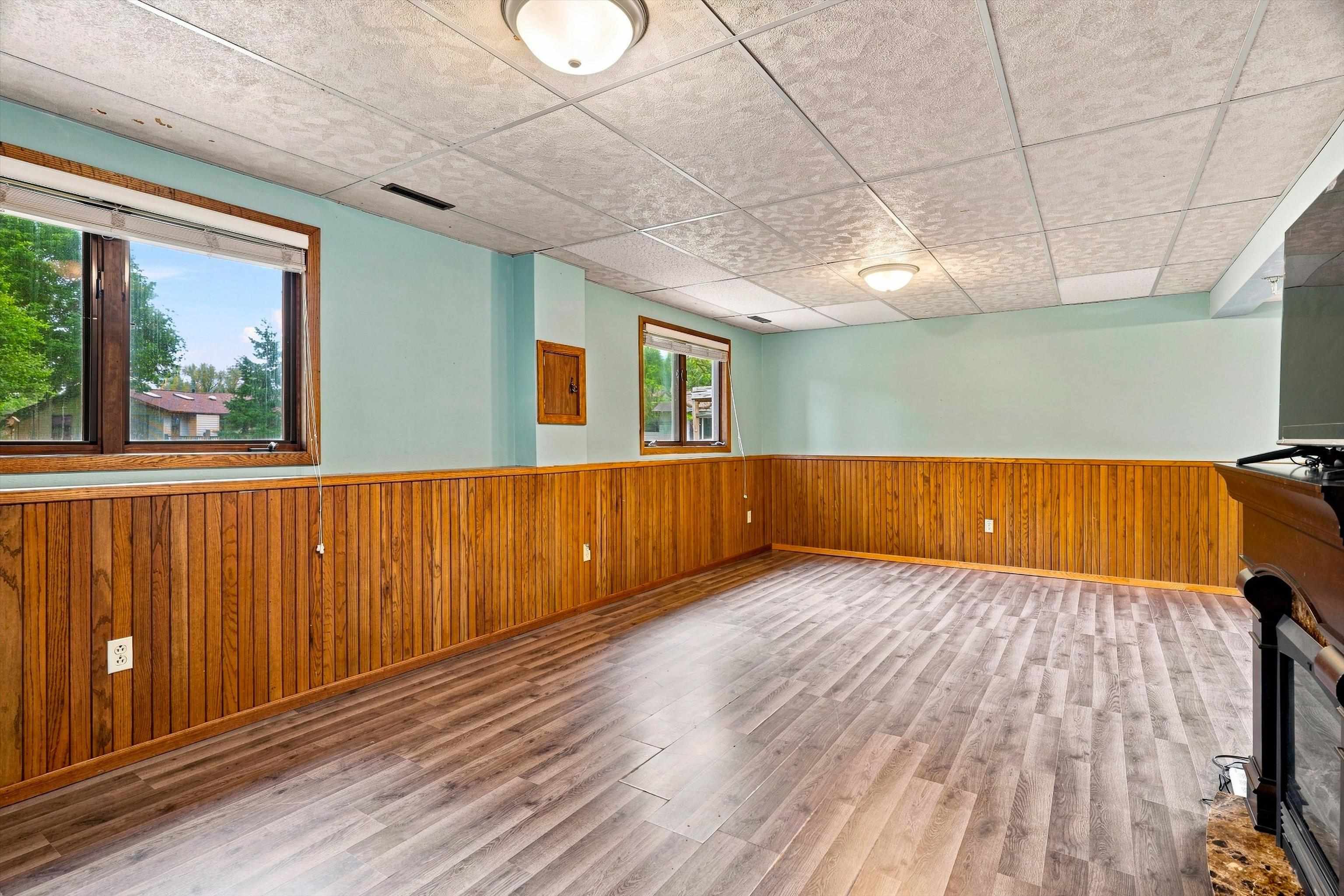 1200 E 21ST STREET, Marshfield, Wisconsin 54449, 3 Bedrooms Bedrooms, ,2 BathroomsBathrooms,Residential,For Sale,1200 E 21ST STREET,22604229