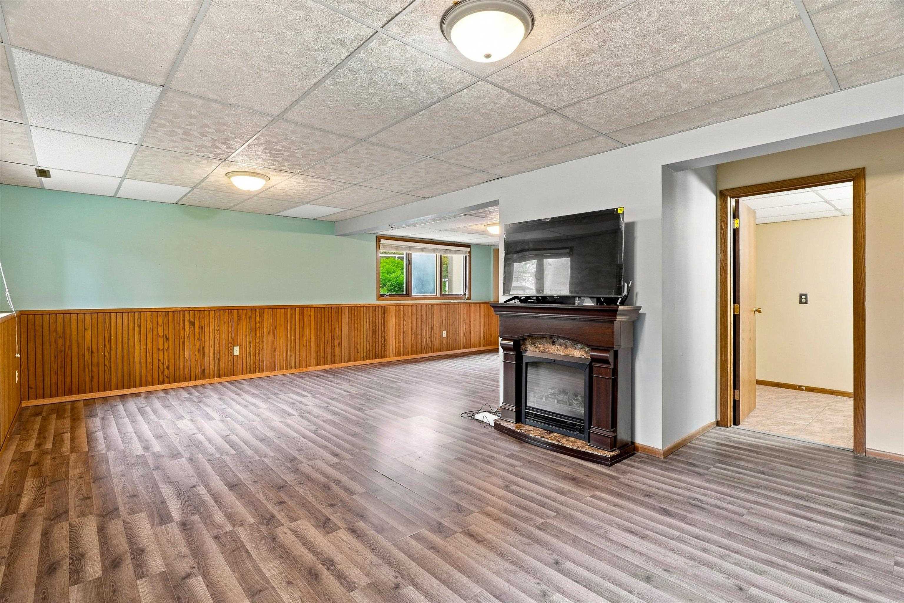 1200 E 21ST STREET, Marshfield, Wisconsin 54449, 3 Bedrooms Bedrooms, ,2 BathroomsBathrooms,Residential,For Sale,1200 E 21ST STREET,22604229