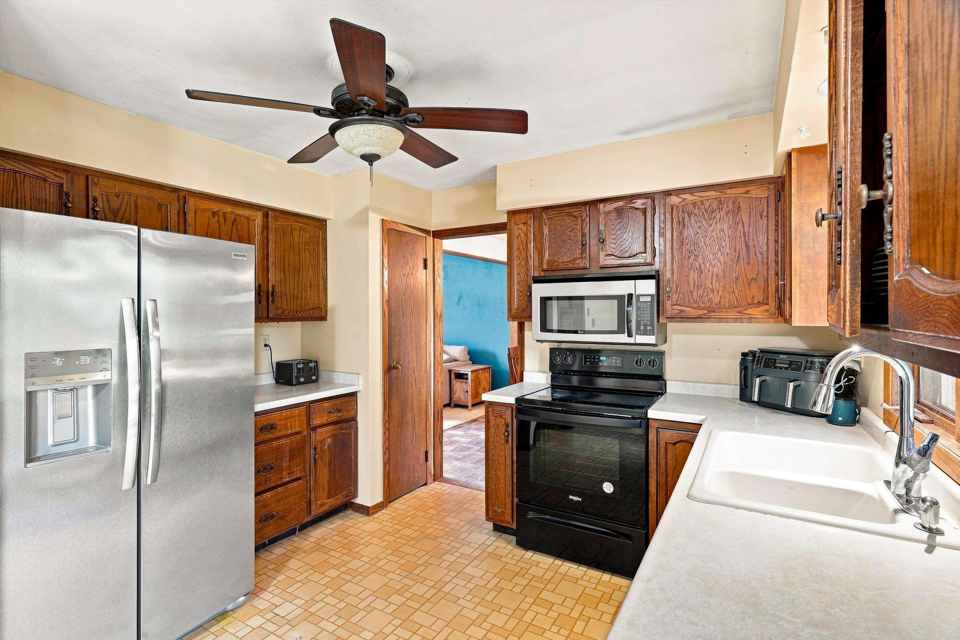 1200 E 21ST STREET, Marshfield, Wisconsin 54449, 3 Bedrooms Bedrooms, ,2 BathroomsBathrooms,Residential,For Sale,1200 E 21ST STREET,22604229