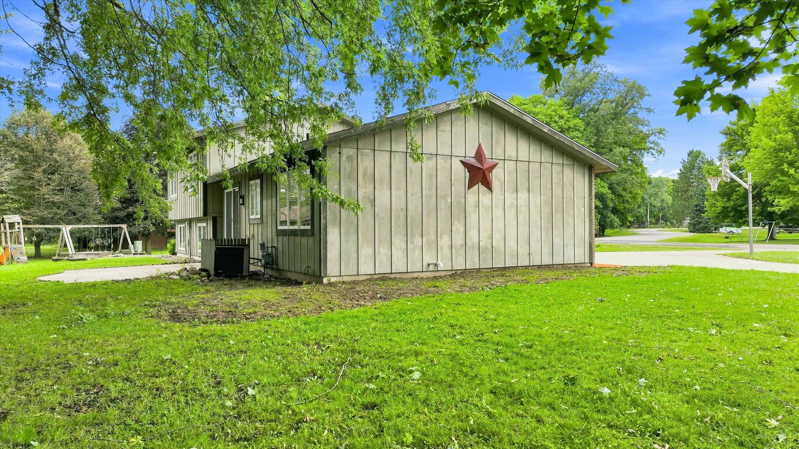 1200 E 21ST STREET, Marshfield, Wisconsin 54449, 3 Bedrooms Bedrooms, ,2 BathroomsBathrooms,Residential,For Sale,1200 E 21ST STREET,22604229