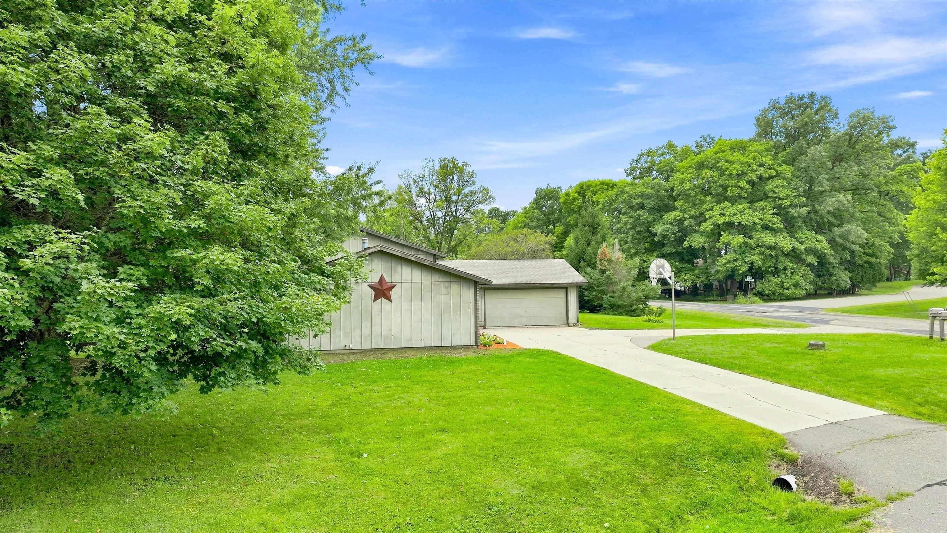 1200 E 21ST STREET, Marshfield, Wisconsin 54449, 3 Bedrooms Bedrooms, ,2 BathroomsBathrooms,Residential,For Sale,1200 E 21ST STREET,22604229