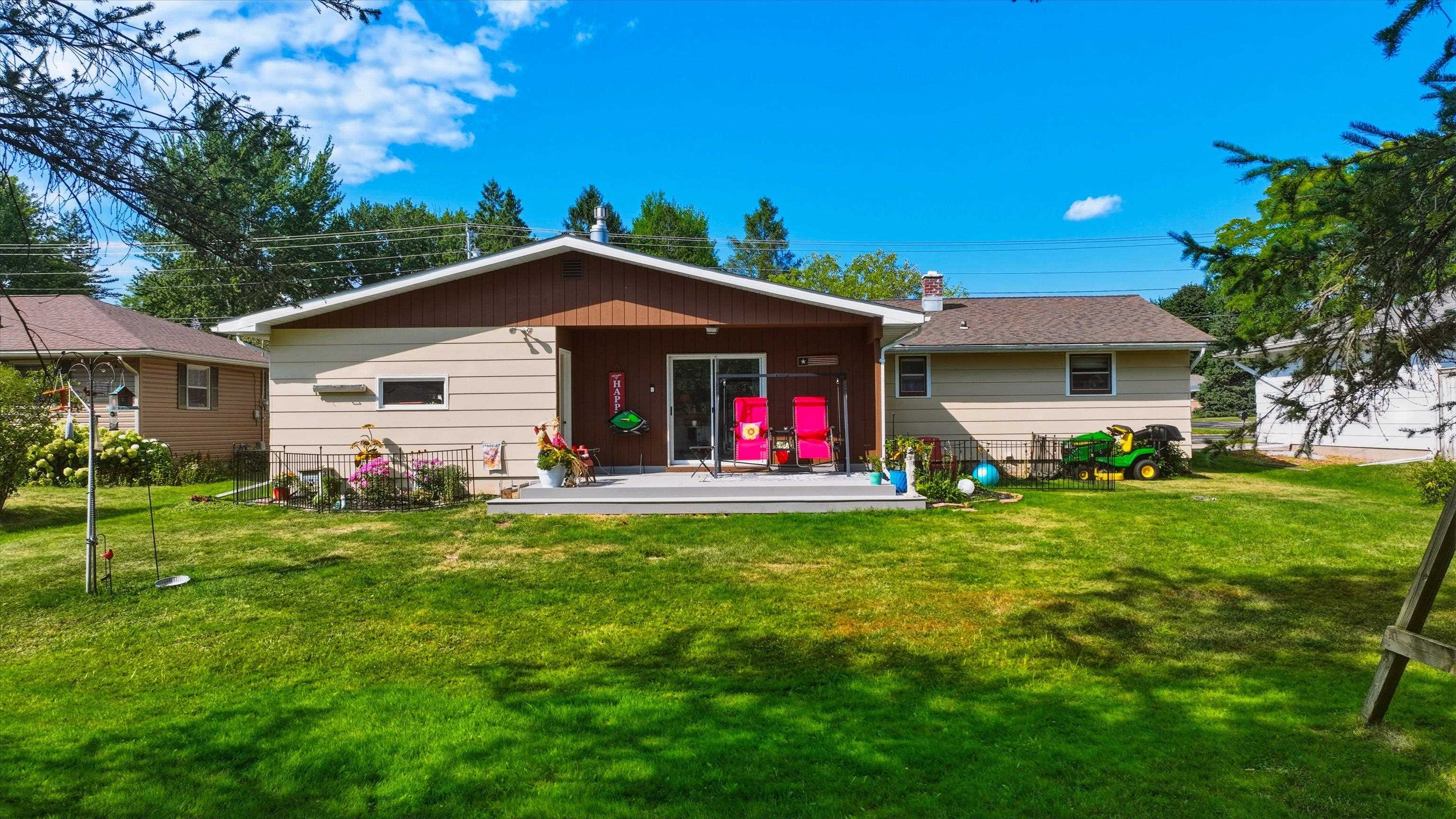 1308 E 17TH STREET, Marshfield, Wisconsin 54449, 3 Bedrooms Bedrooms, ,2 BathroomsBathrooms,Residential,For Sale,1308 E 17TH STREET,22604231