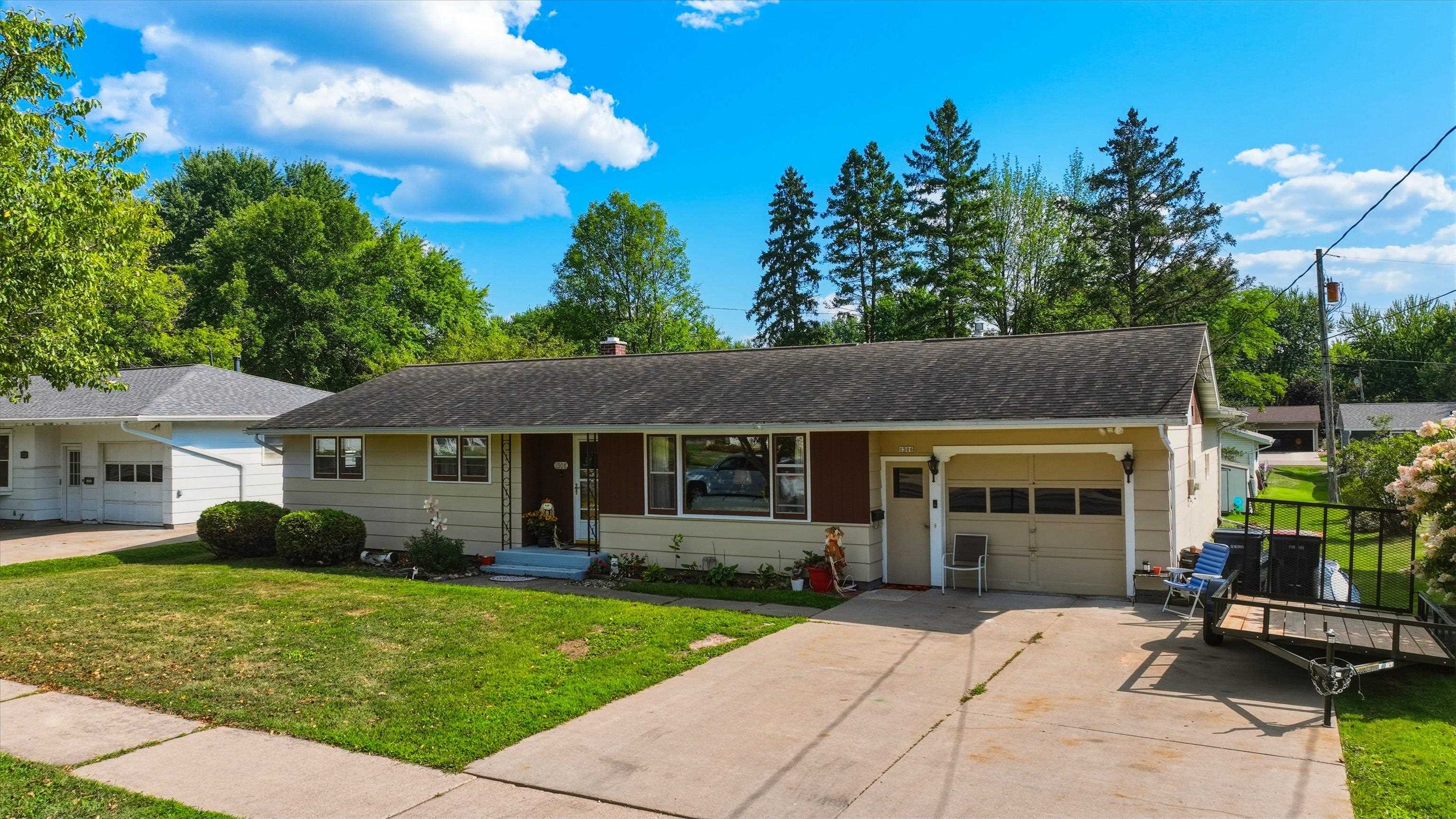 1308 E 17TH STREET, Marshfield, Wisconsin 54449, 3 Bedrooms Bedrooms, ,2 BathroomsBathrooms,Residential,For Sale,1308 E 17TH STREET,22604231
