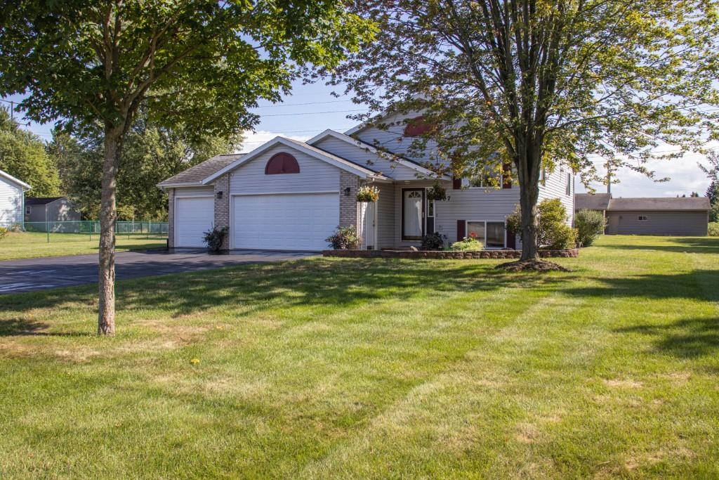 307 E INDUSTRIAL PARK AVENUE, Rothschild, Wisconsin 54474, 3 Bedrooms Bedrooms, ,2 BathroomsBathrooms,Residential,For Sale,307 E INDUSTRIAL PARK AVENUE,22604240