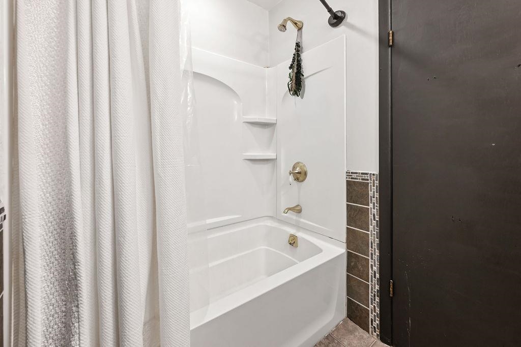 N2175 GREENWOOD ROAD, New London, Wisconsin 54961, 4 Bedrooms Bedrooms, ,3 BathroomsBathrooms,Residential,For Sale,N2175 GREENWOOD ROAD,22604255
