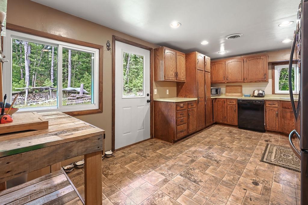 N2175 GREENWOOD ROAD, New London, Wisconsin 54961, 4 Bedrooms Bedrooms, ,3 BathroomsBathrooms,Residential,For Sale,N2175 GREENWOOD ROAD,22604255
