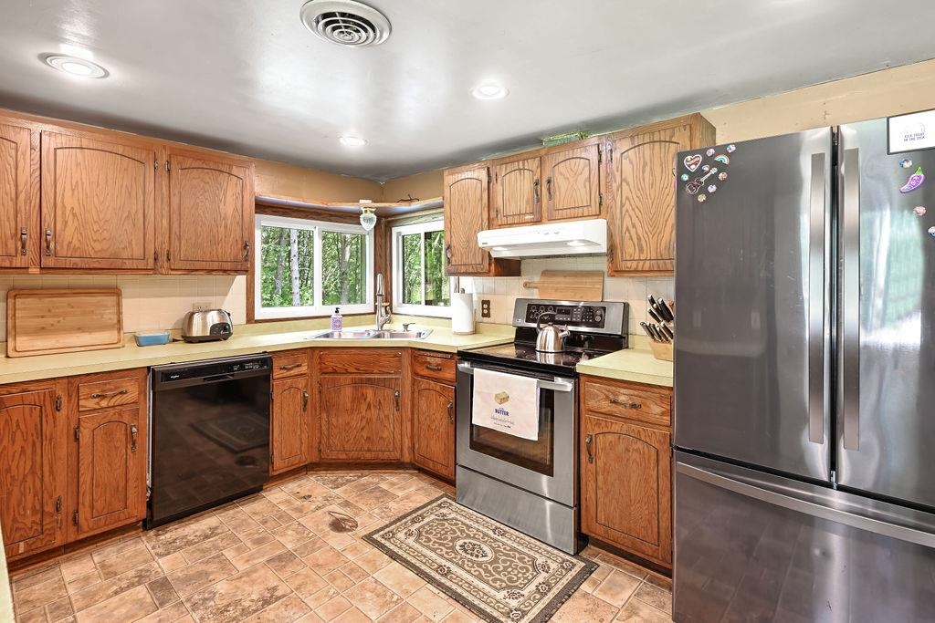 N2175 GREENWOOD ROAD, New London, Wisconsin 54961, 4 Bedrooms Bedrooms, ,3 BathroomsBathrooms,Residential,For Sale,N2175 GREENWOOD ROAD,22604255