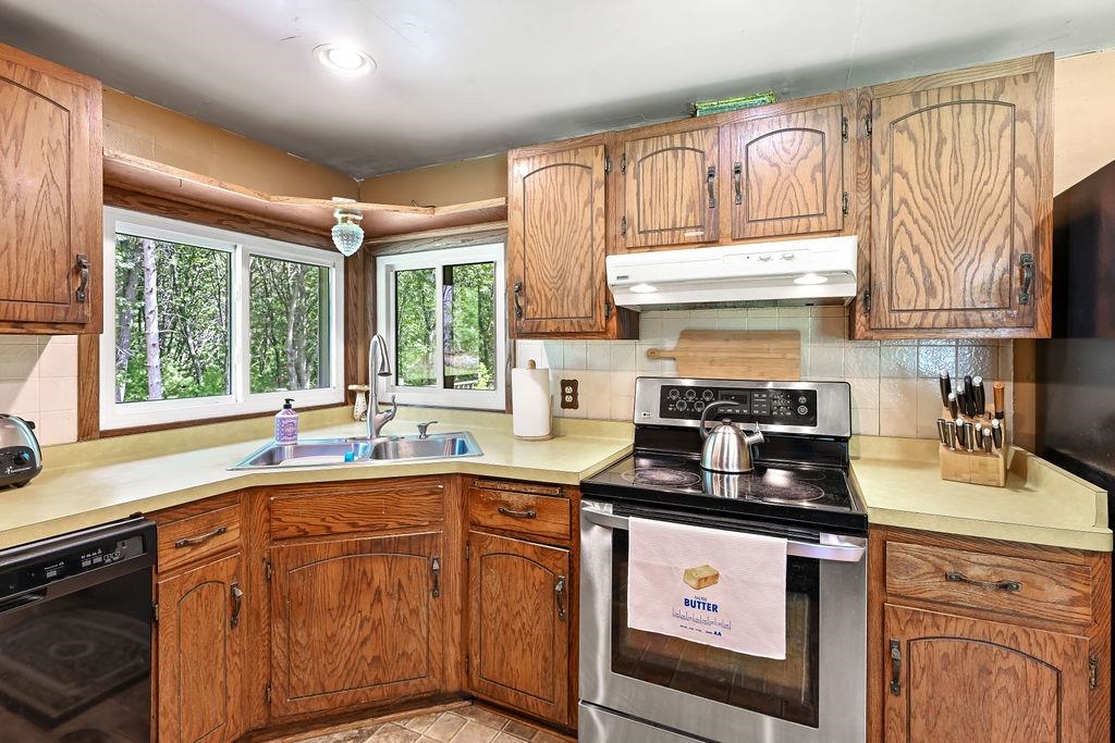 N2175 GREENWOOD ROAD, New London, Wisconsin 54961, 4 Bedrooms Bedrooms, ,3 BathroomsBathrooms,Residential,For Sale,N2175 GREENWOOD ROAD,22604255