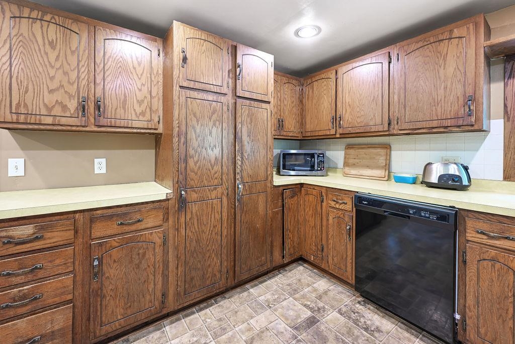 N2175 GREENWOOD ROAD, New London, Wisconsin 54961, 4 Bedrooms Bedrooms, ,3 BathroomsBathrooms,Residential,For Sale,N2175 GREENWOOD ROAD,22604255