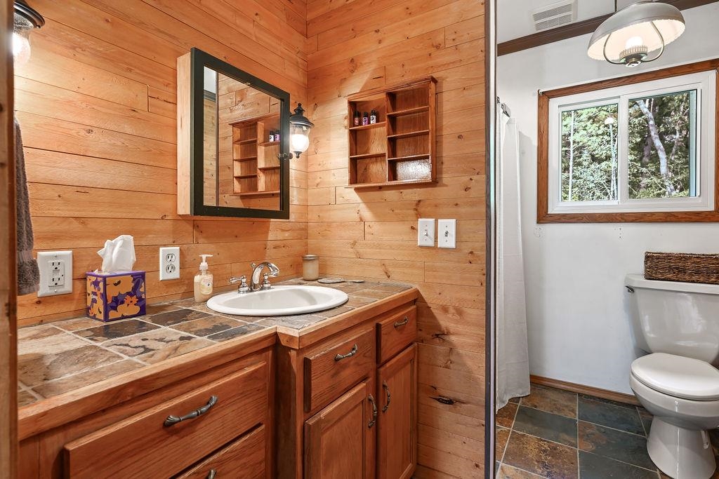 N2175 GREENWOOD ROAD, New London, Wisconsin 54961, 4 Bedrooms Bedrooms, ,3 BathroomsBathrooms,Residential,For Sale,N2175 GREENWOOD ROAD,22604255