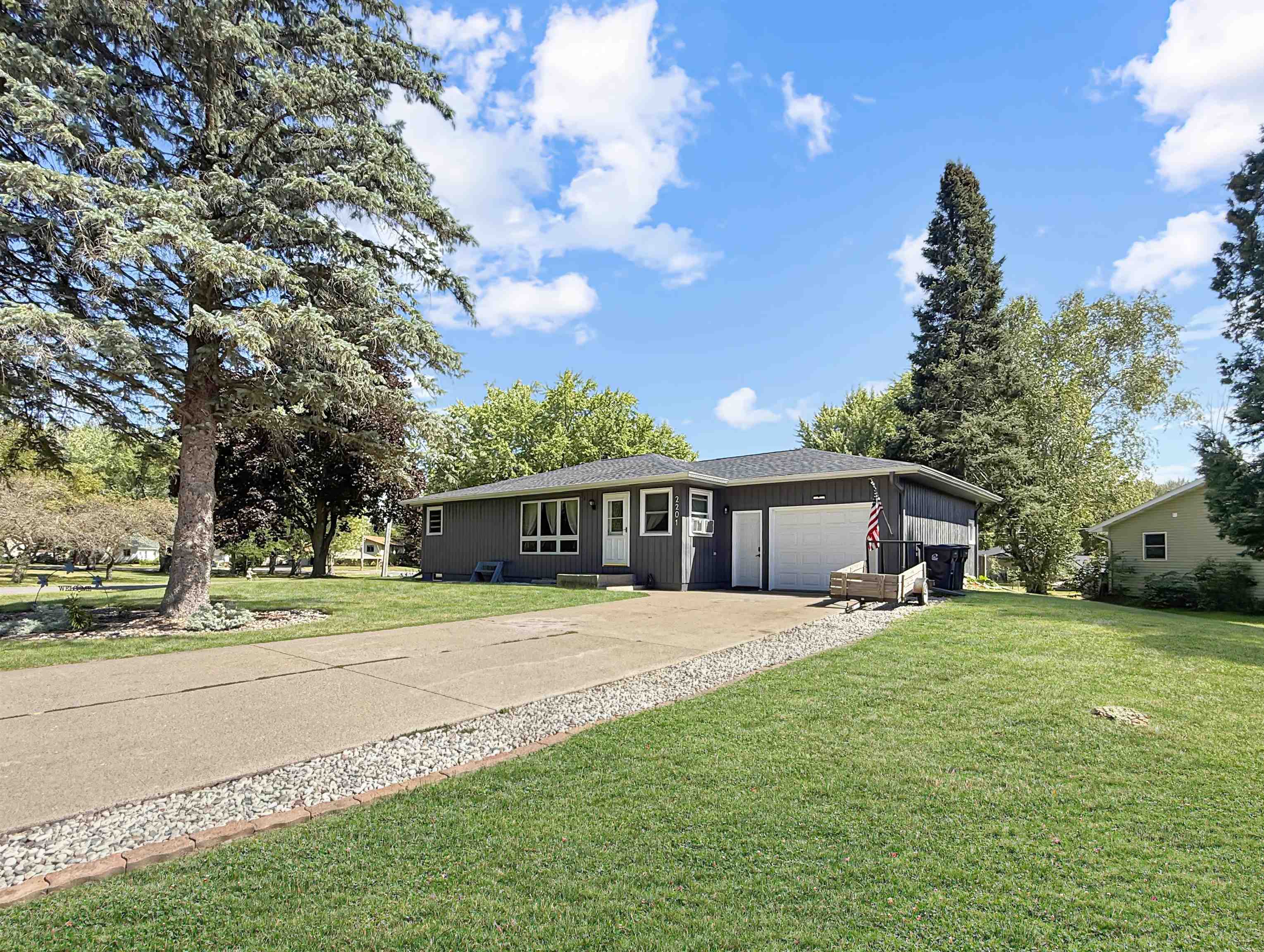 2201 S WALLONNIE DRIVE, Marshfield, Wisconsin 54449, 2 Bedrooms Bedrooms, ,2 BathroomsBathrooms,Residential,For Sale,2201 S WALLONNIE DRIVE,22604262