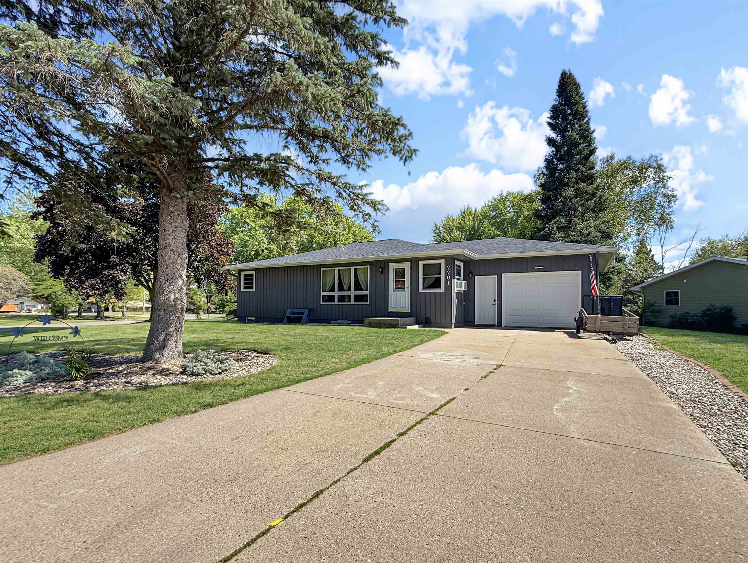 2201 S WALLONNIE DRIVE, Marshfield, Wisconsin 54449, 2 Bedrooms Bedrooms, ,2 BathroomsBathrooms,Residential,For Sale,2201 S WALLONNIE DRIVE,22604262