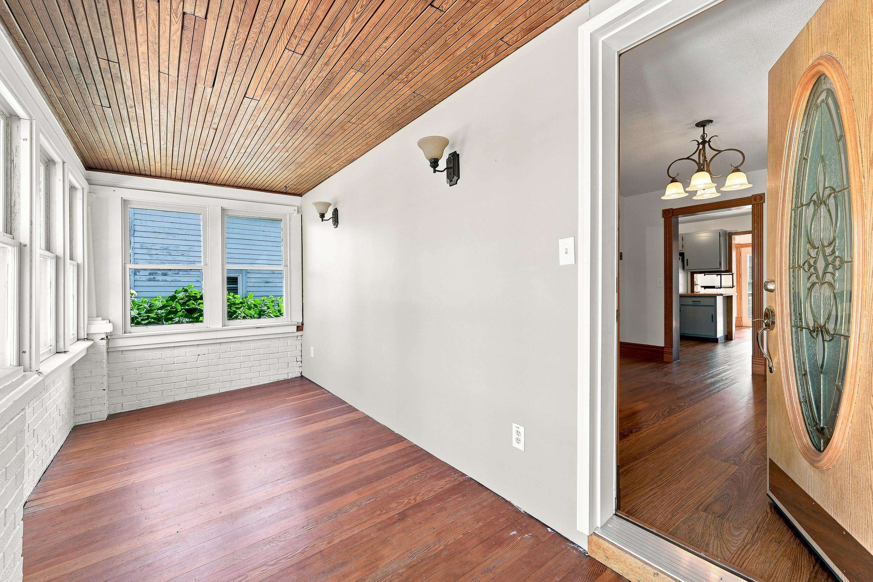 501 WASHINGTON AVENUE, Stevens Point, Wisconsin 54481, 3 Bedrooms Bedrooms, ,2 BathroomsBathrooms,Residential,For Sale,501 WASHINGTON AVENUE,22604263