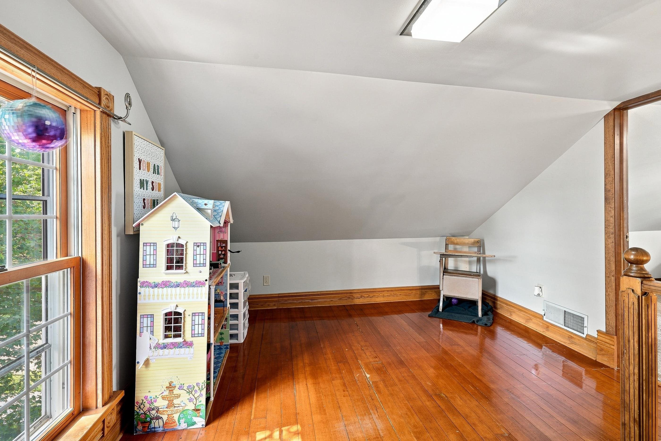 501 WASHINGTON AVENUE, Stevens Point, Wisconsin 54481, 3 Bedrooms Bedrooms, ,2 BathroomsBathrooms,Residential,For Sale,501 WASHINGTON AVENUE,22604263