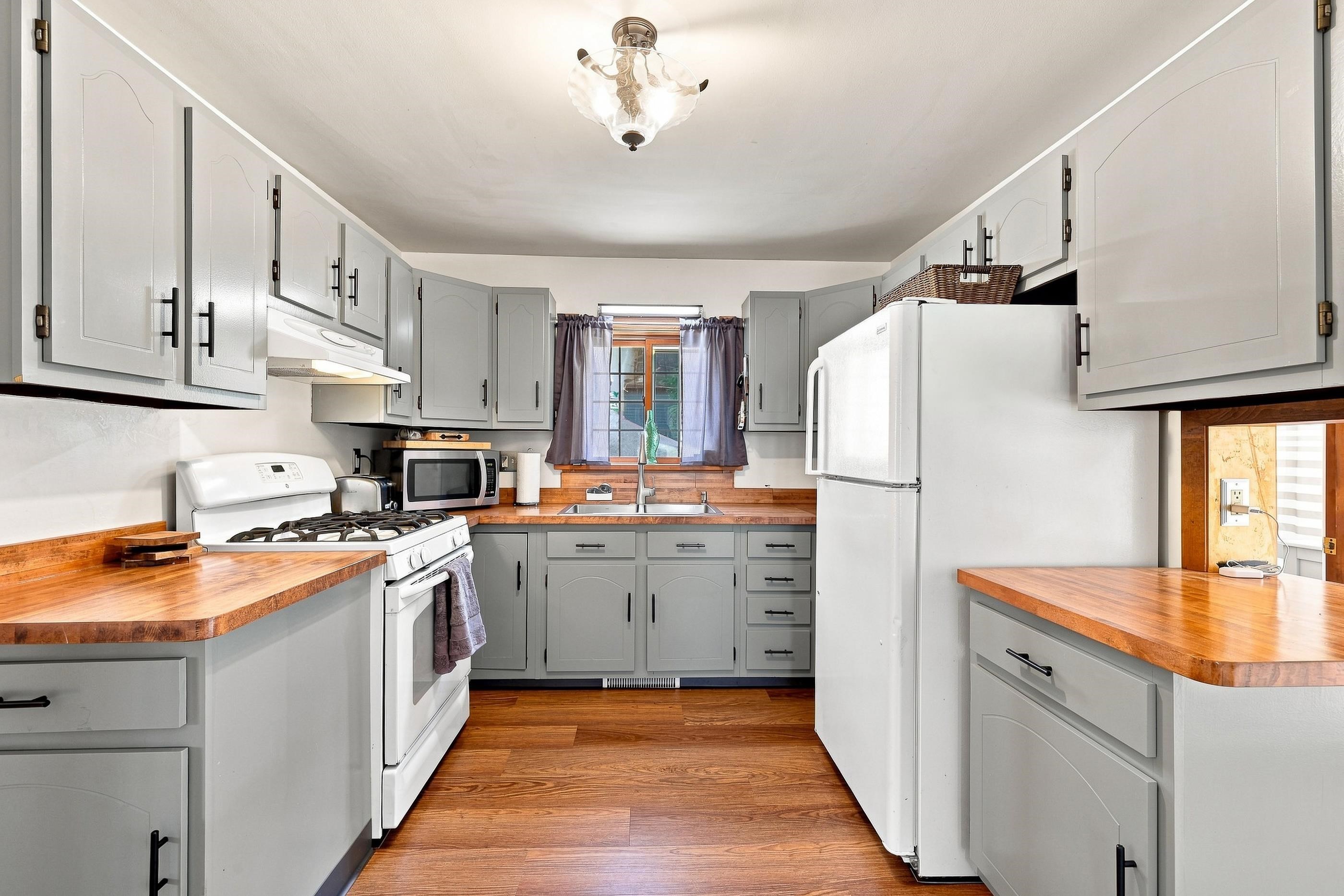 501 WASHINGTON AVENUE, Stevens Point, Wisconsin 54481, 3 Bedrooms Bedrooms, ,2 BathroomsBathrooms,Residential,For Sale,501 WASHINGTON AVENUE,22604263