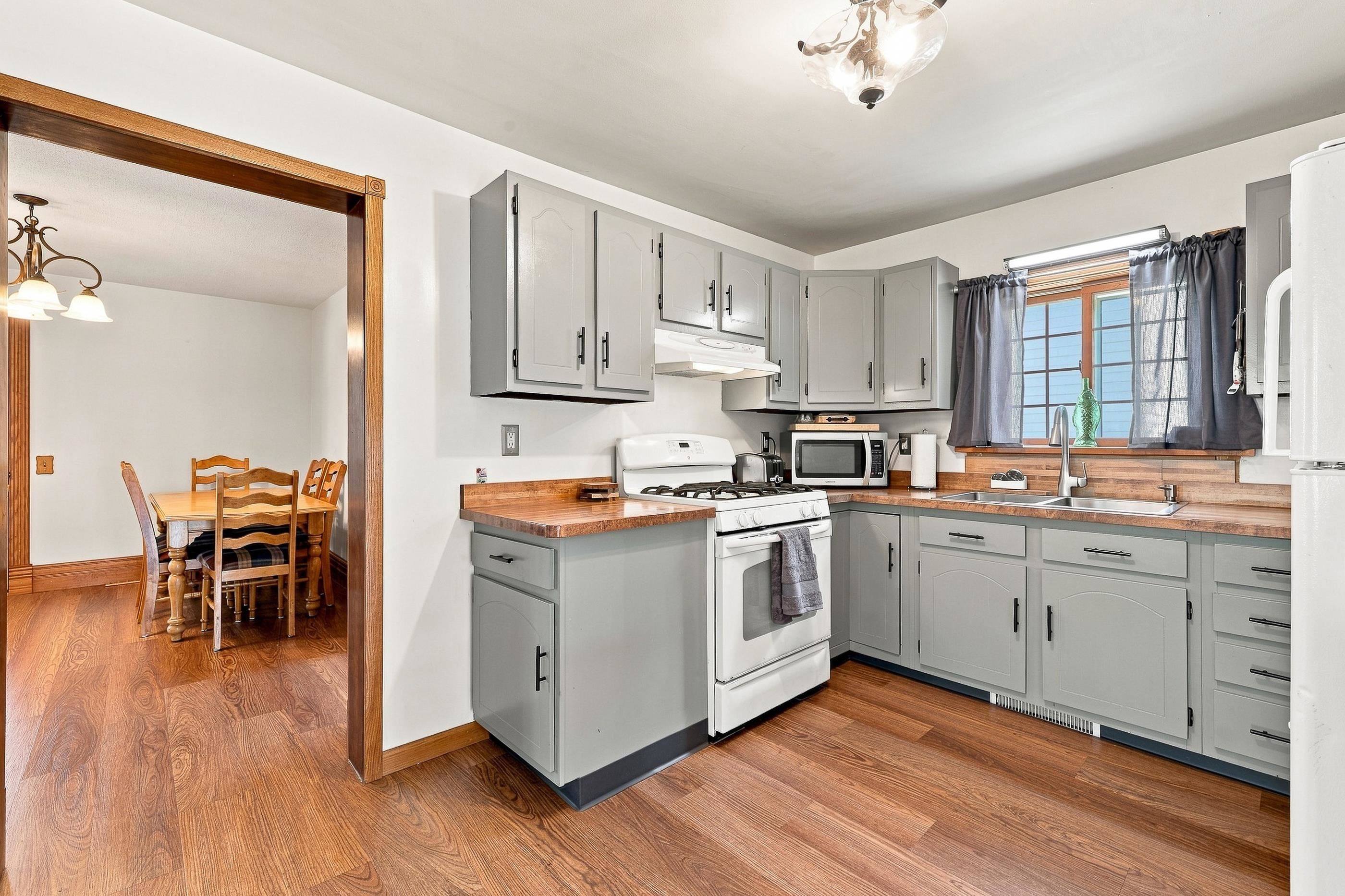 501 WASHINGTON AVENUE, Stevens Point, Wisconsin 54481, 3 Bedrooms Bedrooms, ,2 BathroomsBathrooms,Residential,For Sale,501 WASHINGTON AVENUE,22604263