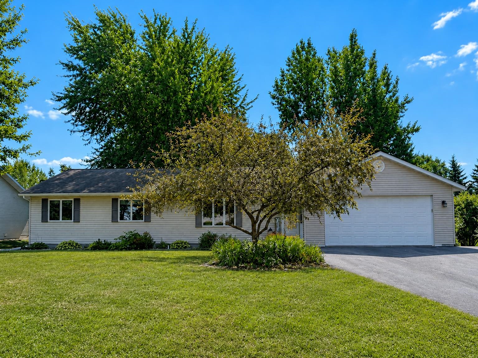 600 W 11TH STREET, Marshfield, Wisconsin 54449, 3 Bedrooms Bedrooms, ,2 BathroomsBathrooms,Residential,For Sale,600 W 11TH STREET,22604272