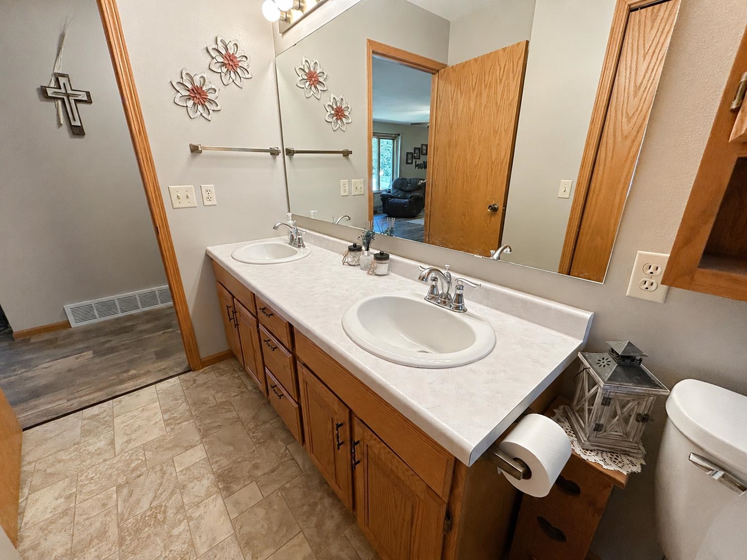 600 W 11TH STREET, Marshfield, Wisconsin 54449, 3 Bedrooms Bedrooms, ,2 BathroomsBathrooms,Residential,For Sale,600 W 11TH STREET,22604272