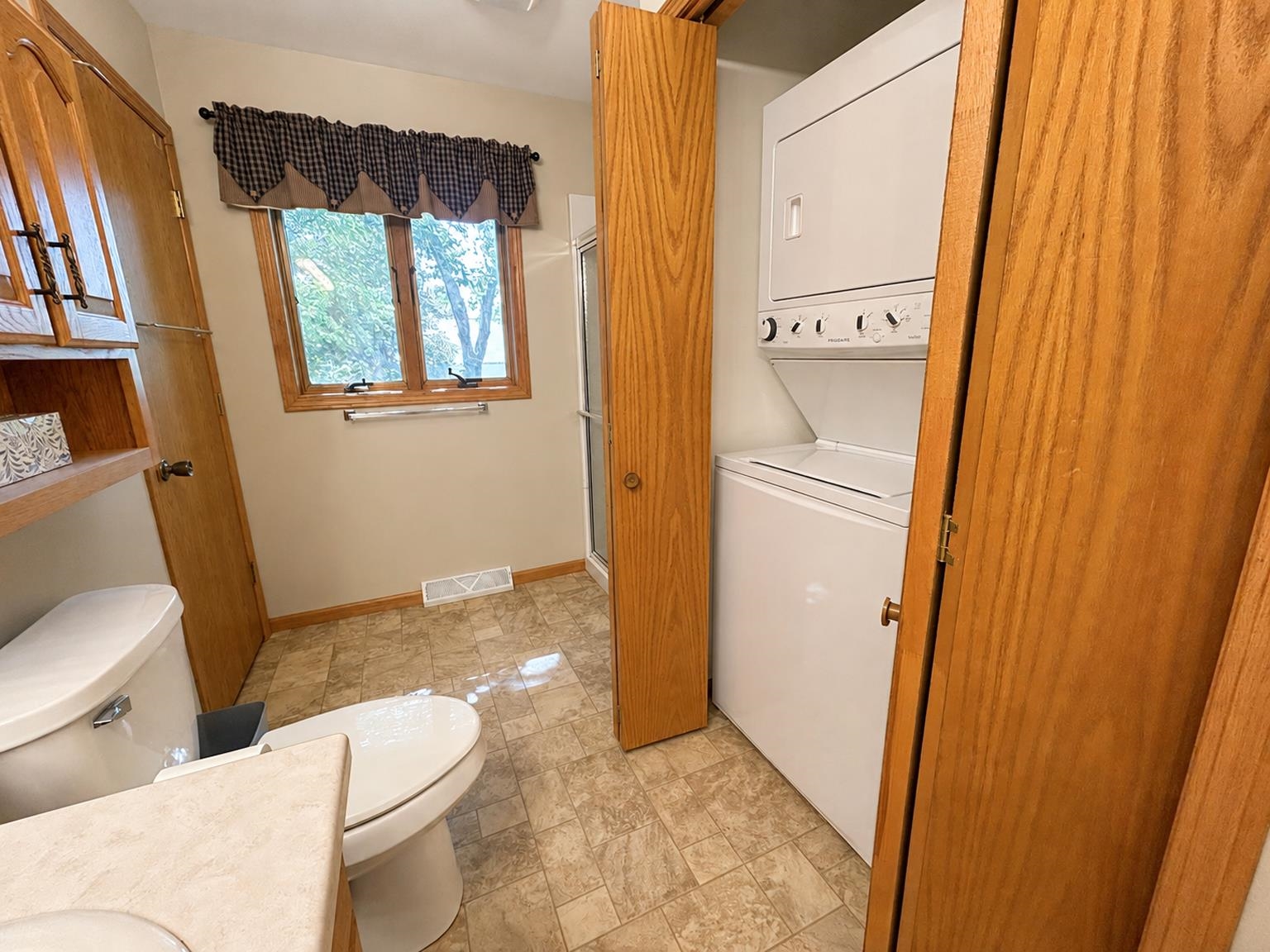 600 W 11TH STREET, Marshfield, Wisconsin 54449, 3 Bedrooms Bedrooms, ,2 BathroomsBathrooms,Residential,For Sale,600 W 11TH STREET,22604272