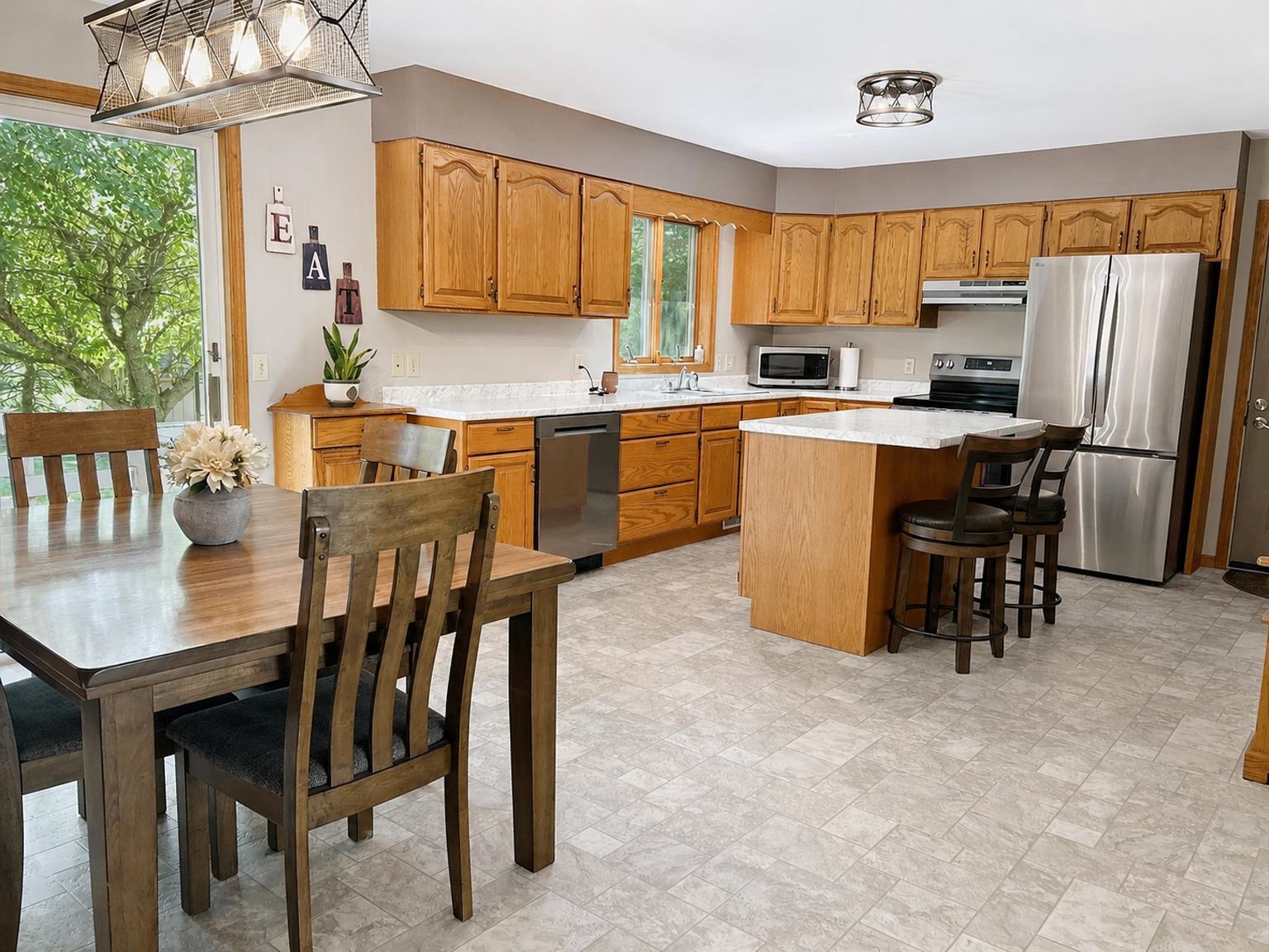 600 W 11TH STREET, Marshfield, Wisconsin 54449, 3 Bedrooms Bedrooms, ,2 BathroomsBathrooms,Residential,For Sale,600 W 11TH STREET,22604272