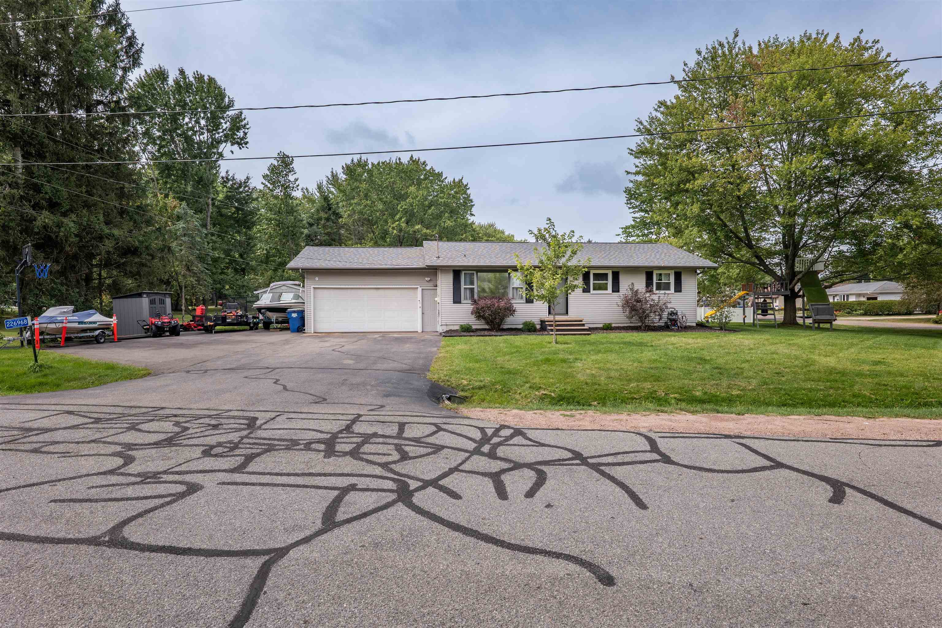 226968 BOB O LINK AVENUE, Wausau, Wisconsin 54401, 5 Bedrooms Bedrooms, ,2 BathroomsBathrooms,Residential,For Sale,226968 BOB O LINK AVENUE,22604285
