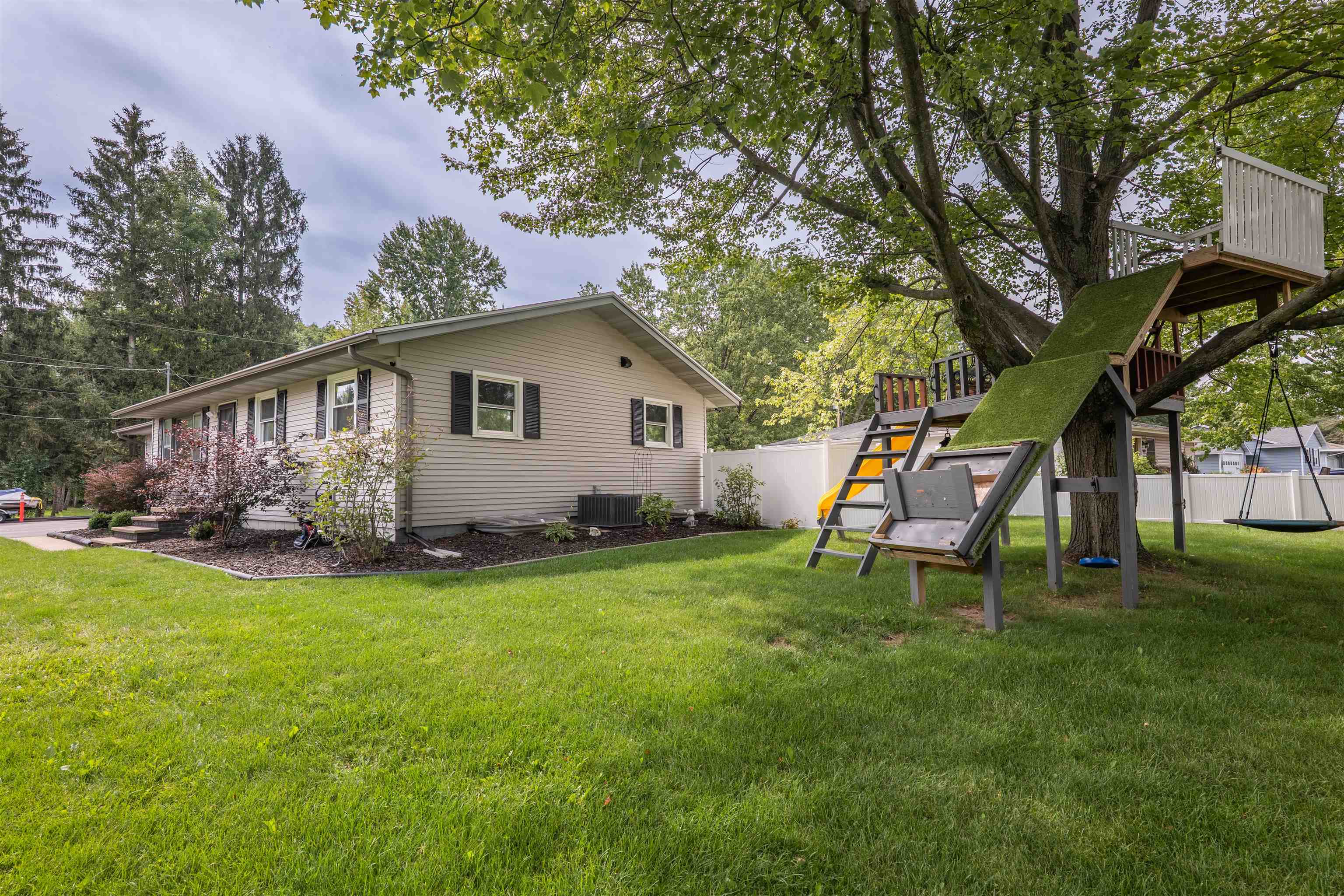 226968 BOB O LINK AVENUE, Wausau, Wisconsin 54401, 5 Bedrooms Bedrooms, ,2 BathroomsBathrooms,Residential,For Sale,226968 BOB O LINK AVENUE,22604285