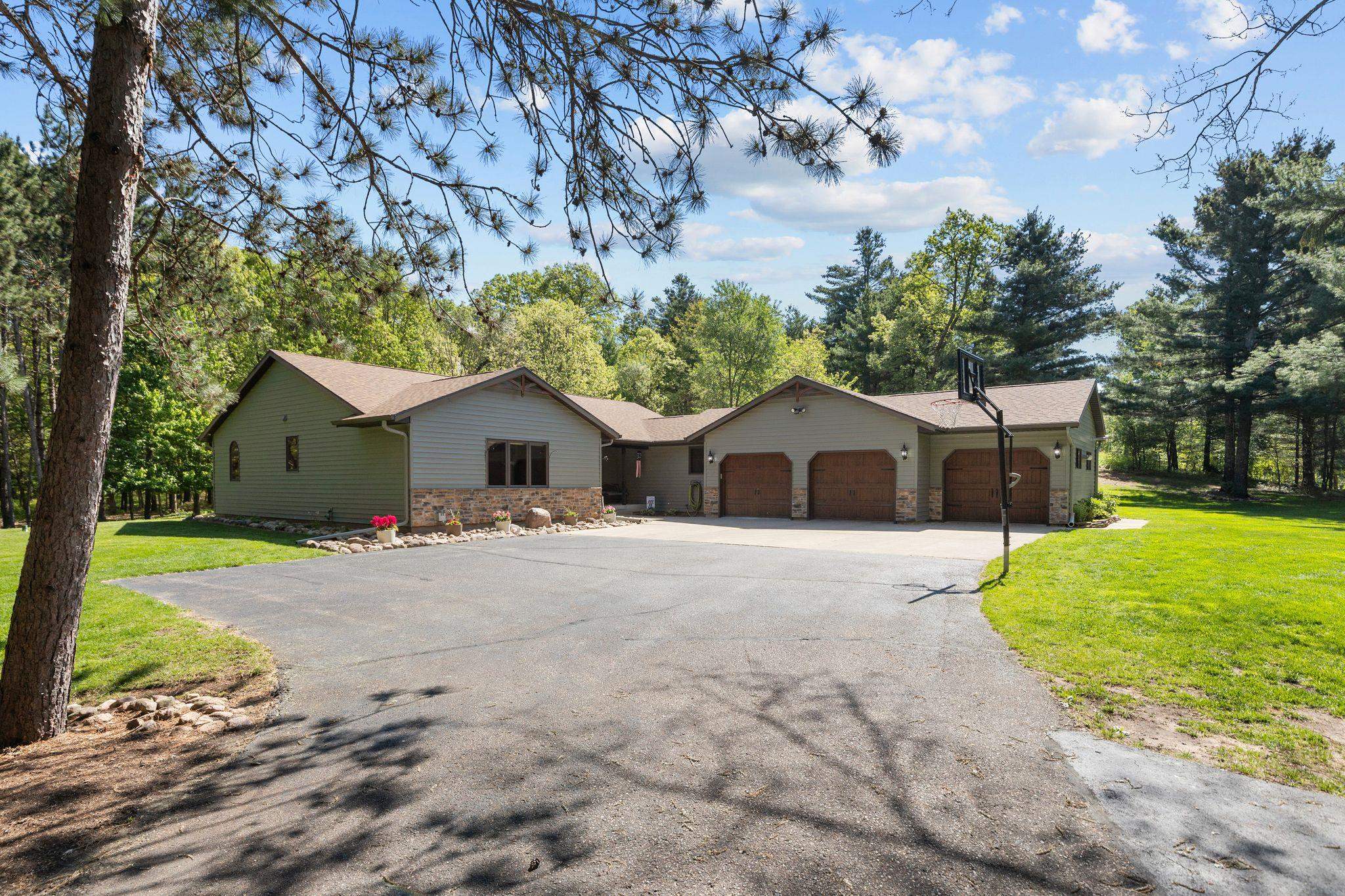 13359 HOLLYWOOD ROAD, Nekoosa, Wisconsin 54457, 4 Bedrooms Bedrooms, ,3 BathroomsBathrooms,Residential,For Sale,13359 HOLLYWOOD ROAD,22604306