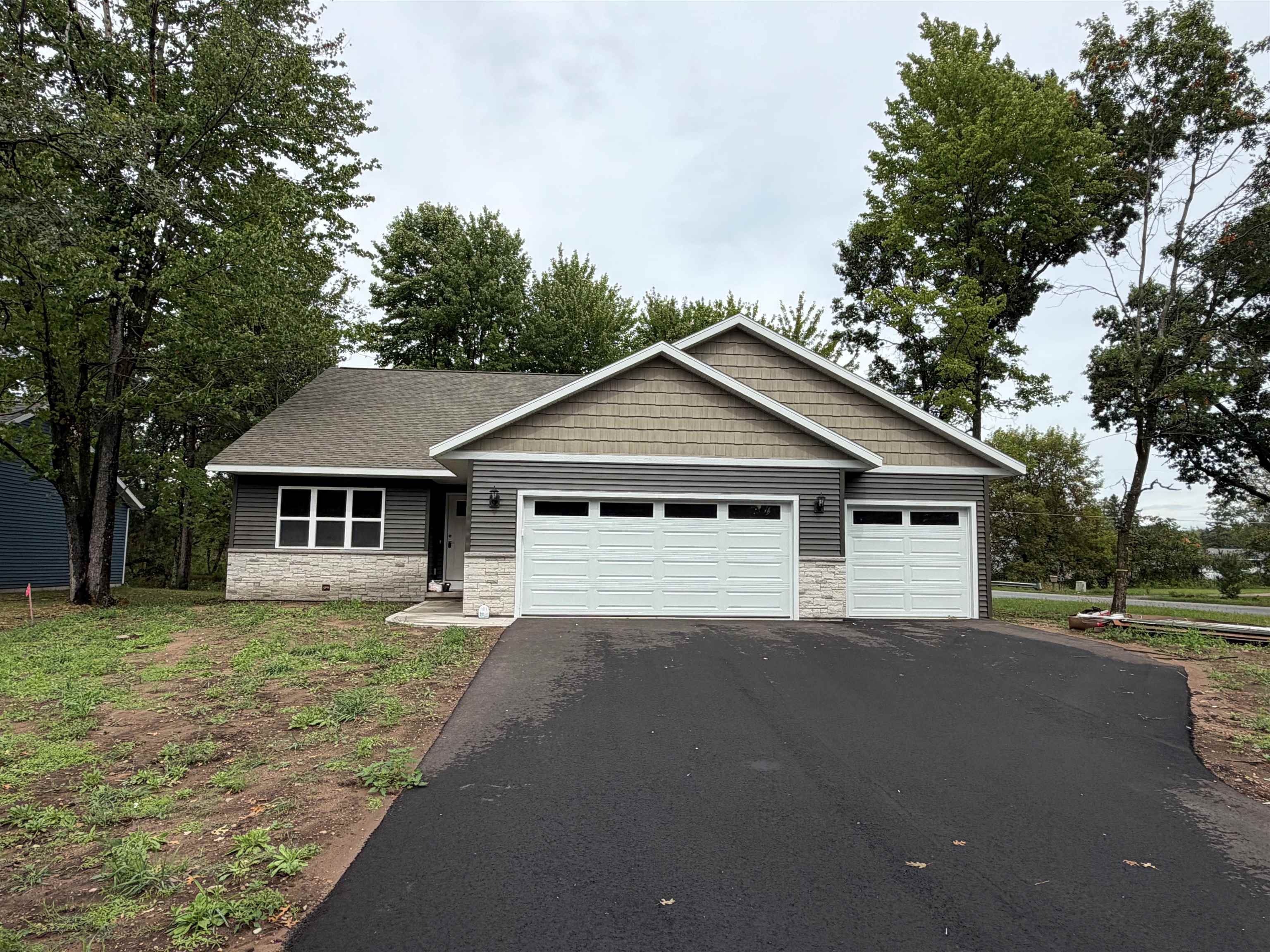 5596 FOREST CREEK ROAD, Stevens Point, Wisconsin 54482, 3 Bedrooms Bedrooms, ,2 BathroomsBathrooms,Residential,For Sale,5596 FOREST CREEK ROAD,22604307