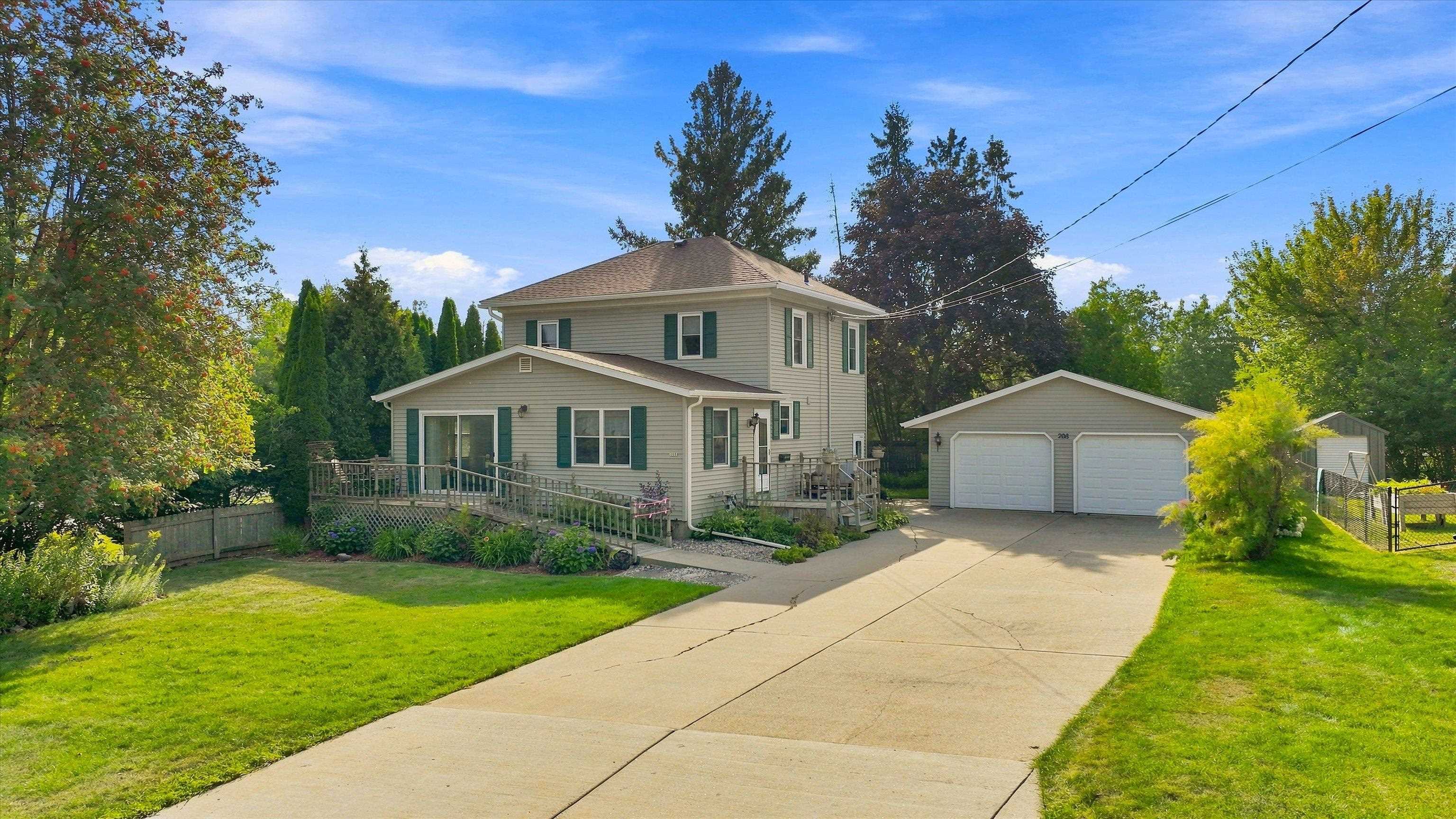 208 N WOOD AVENUE, Marshfield, Wisconsin 54449, 4 Bedrooms Bedrooms, ,1 BathroomBathrooms,Residential,For Sale,208 N WOOD AVENUE,22604322