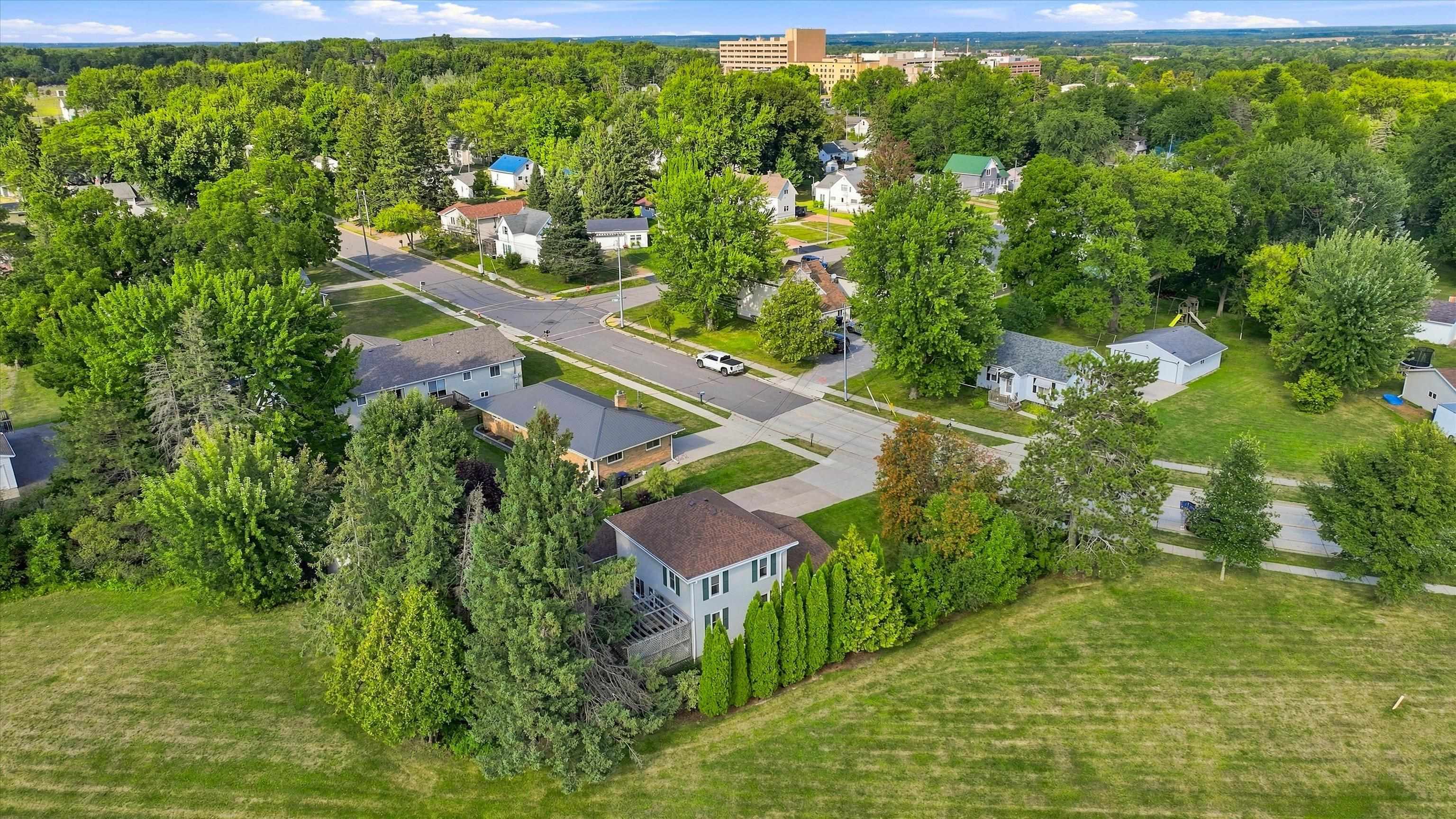 208 N WOOD AVENUE, Marshfield, Wisconsin 54449, 4 Bedrooms Bedrooms, ,1 BathroomBathrooms,Residential,For Sale,208 N WOOD AVENUE,22604322