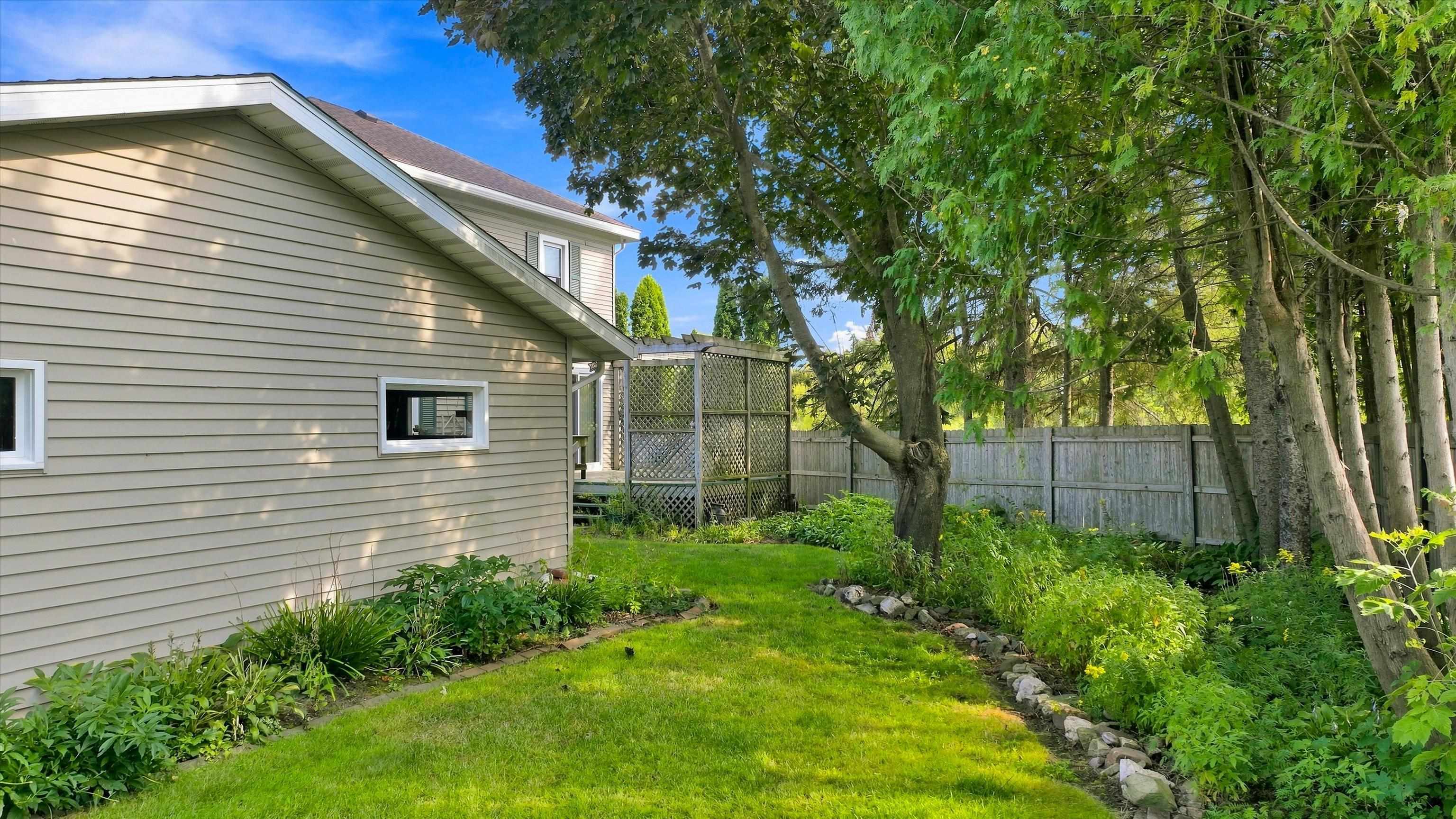 208 N WOOD AVENUE, Marshfield, Wisconsin 54449, 4 Bedrooms Bedrooms, ,1 BathroomBathrooms,Residential,For Sale,208 N WOOD AVENUE,22604322
