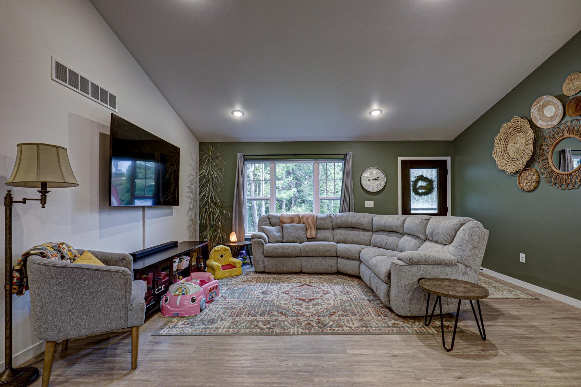 1511 Pine Notch Lane, Tomahawk, Wisconsin 54487, 5 Bedrooms Bedrooms, ,3 BathroomsBathrooms,Residential,For Sale,1511 Pine Notch Lane,22604330