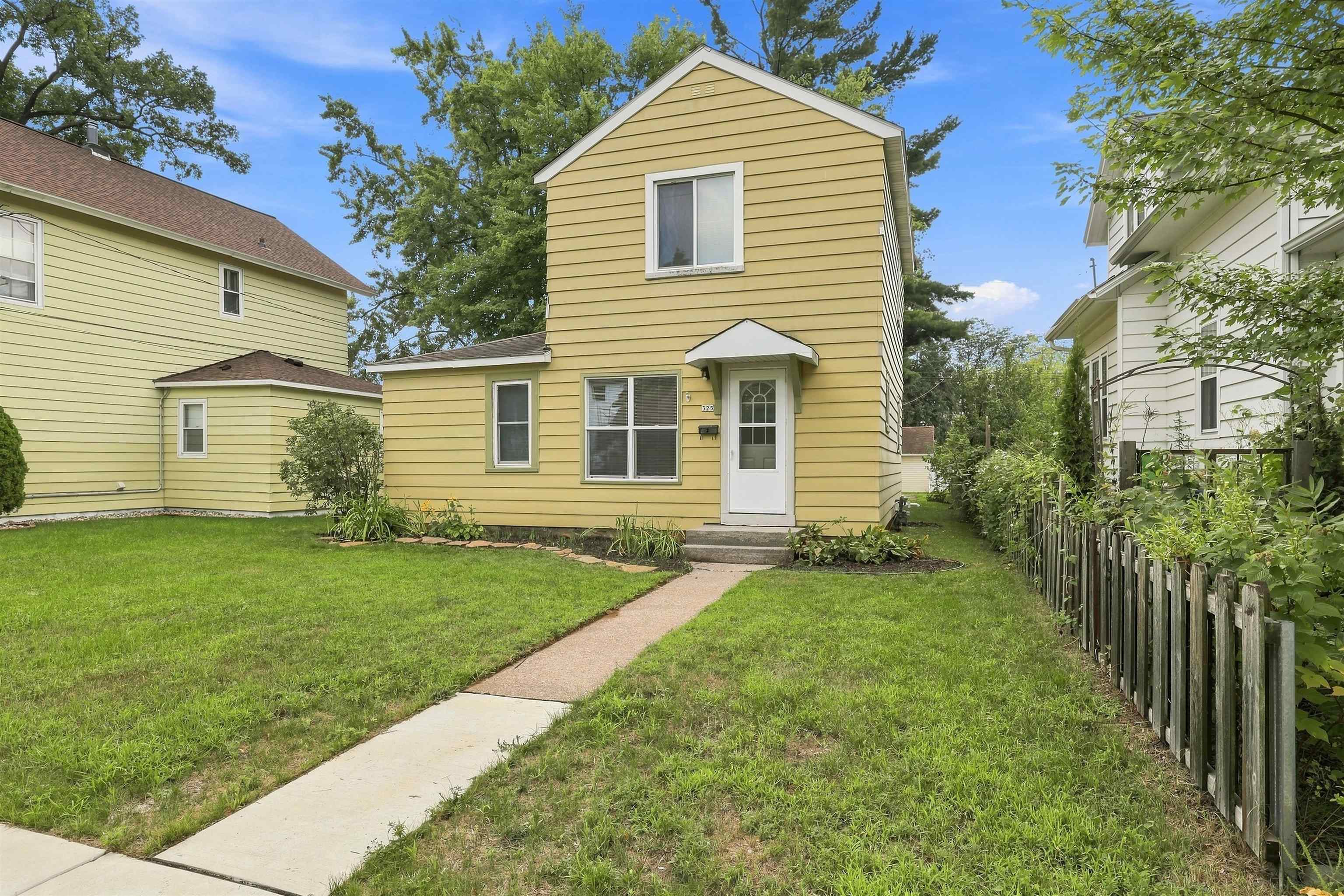 325 WASHINGTON AVENUE, Stevens Point, Wisconsin 54481, 3 Bedrooms Bedrooms, ,1 BathroomBathrooms,Residential,For Sale,325 WASHINGTON AVENUE,22604348