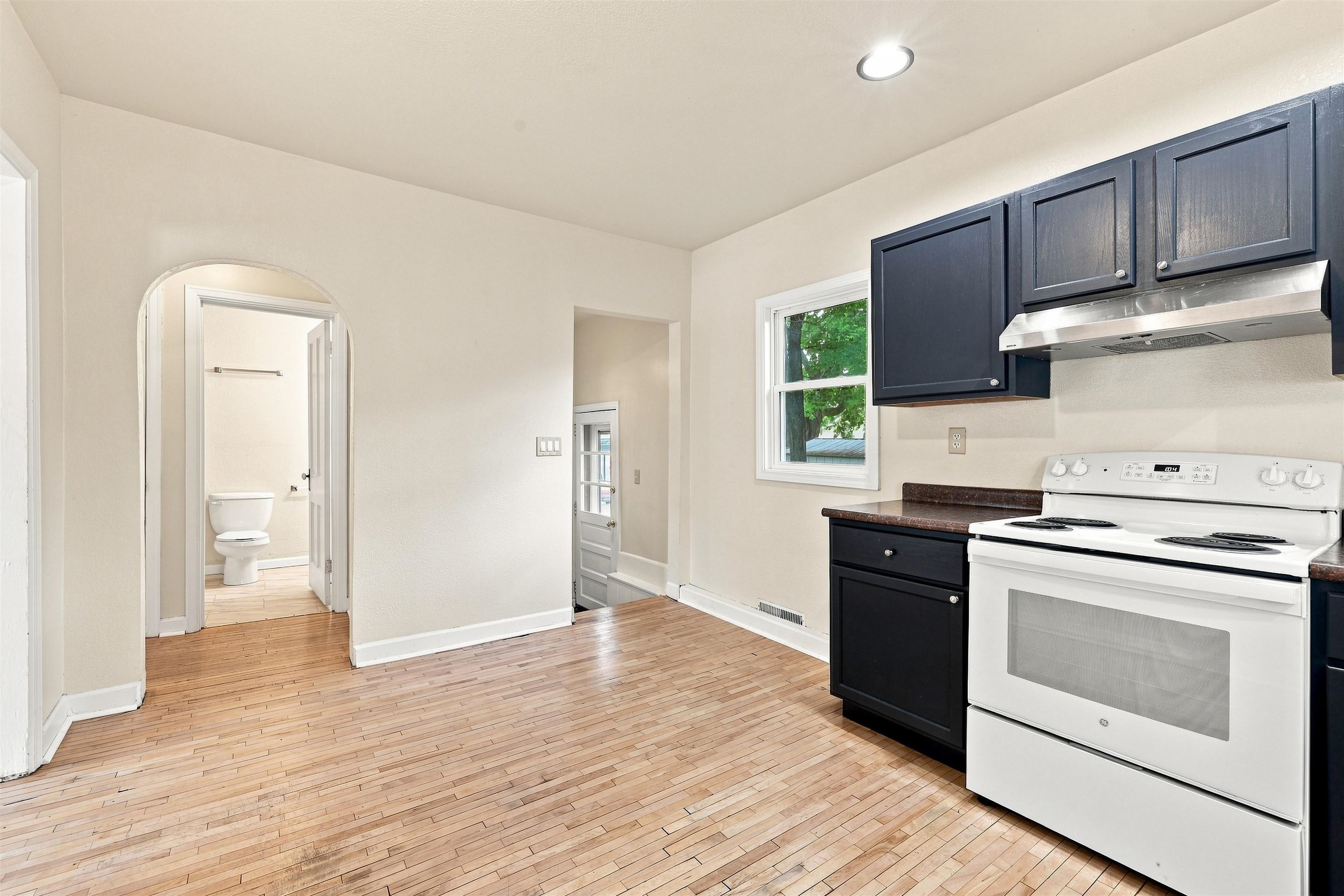 325 WASHINGTON AVENUE, Stevens Point, Wisconsin 54481, 3 Bedrooms Bedrooms, ,1 BathroomBathrooms,Residential,For Sale,325 WASHINGTON AVENUE,22604348