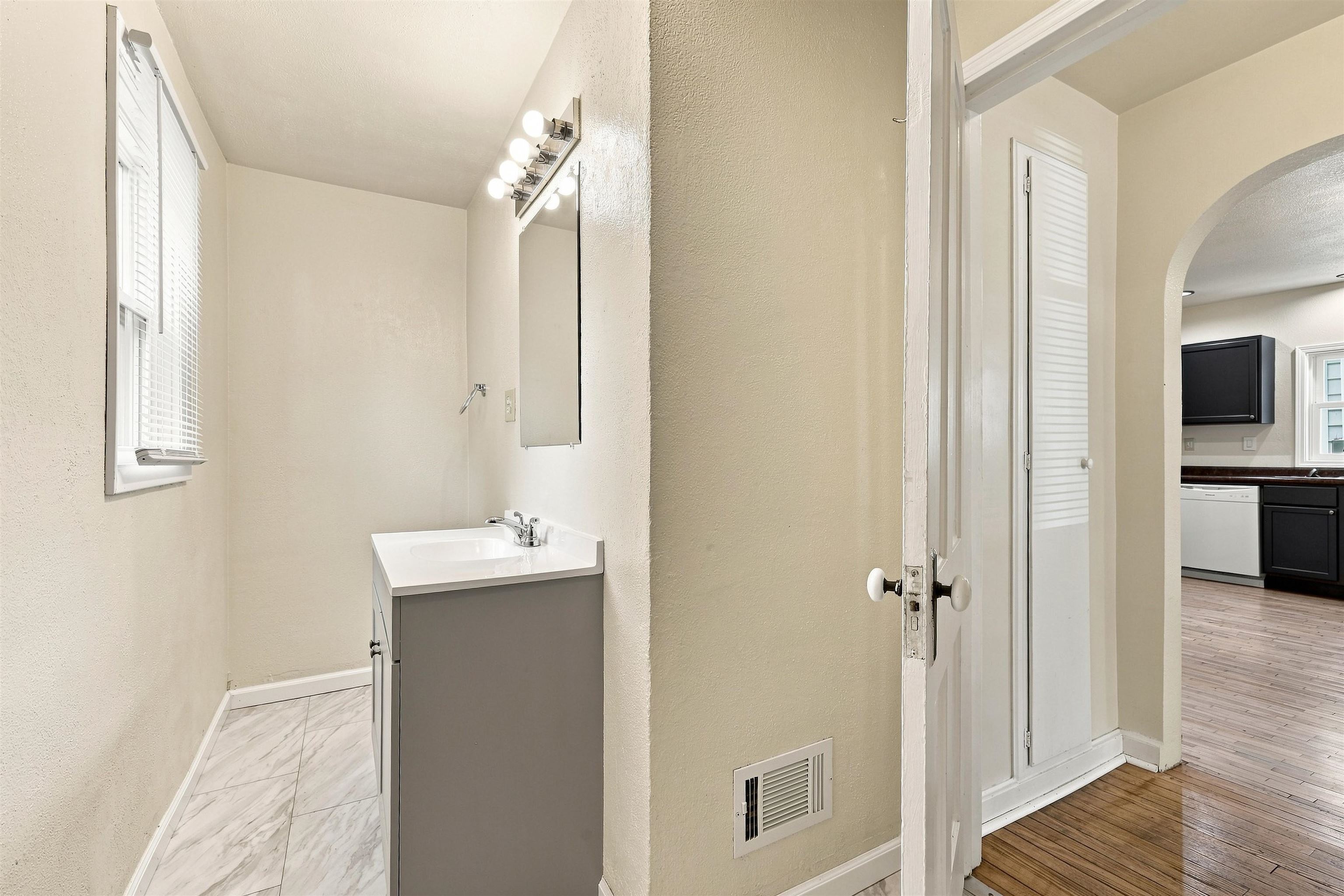 325 WASHINGTON AVENUE, Stevens Point, Wisconsin 54481, 3 Bedrooms Bedrooms, ,1 BathroomBathrooms,Residential,For Sale,325 WASHINGTON AVENUE,22604348