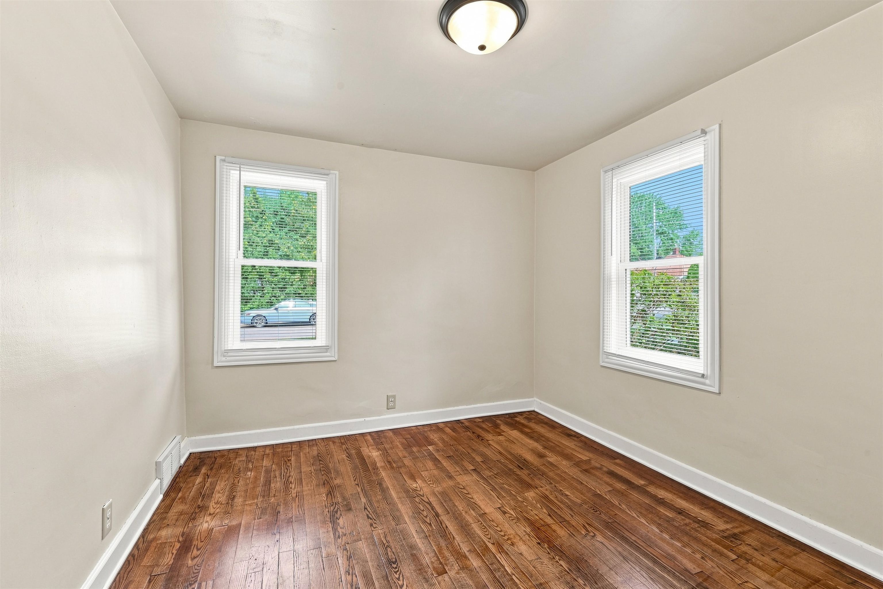 325 WASHINGTON AVENUE, Stevens Point, Wisconsin 54481, 3 Bedrooms Bedrooms, ,1 BathroomBathrooms,Residential,For Sale,325 WASHINGTON AVENUE,22604348