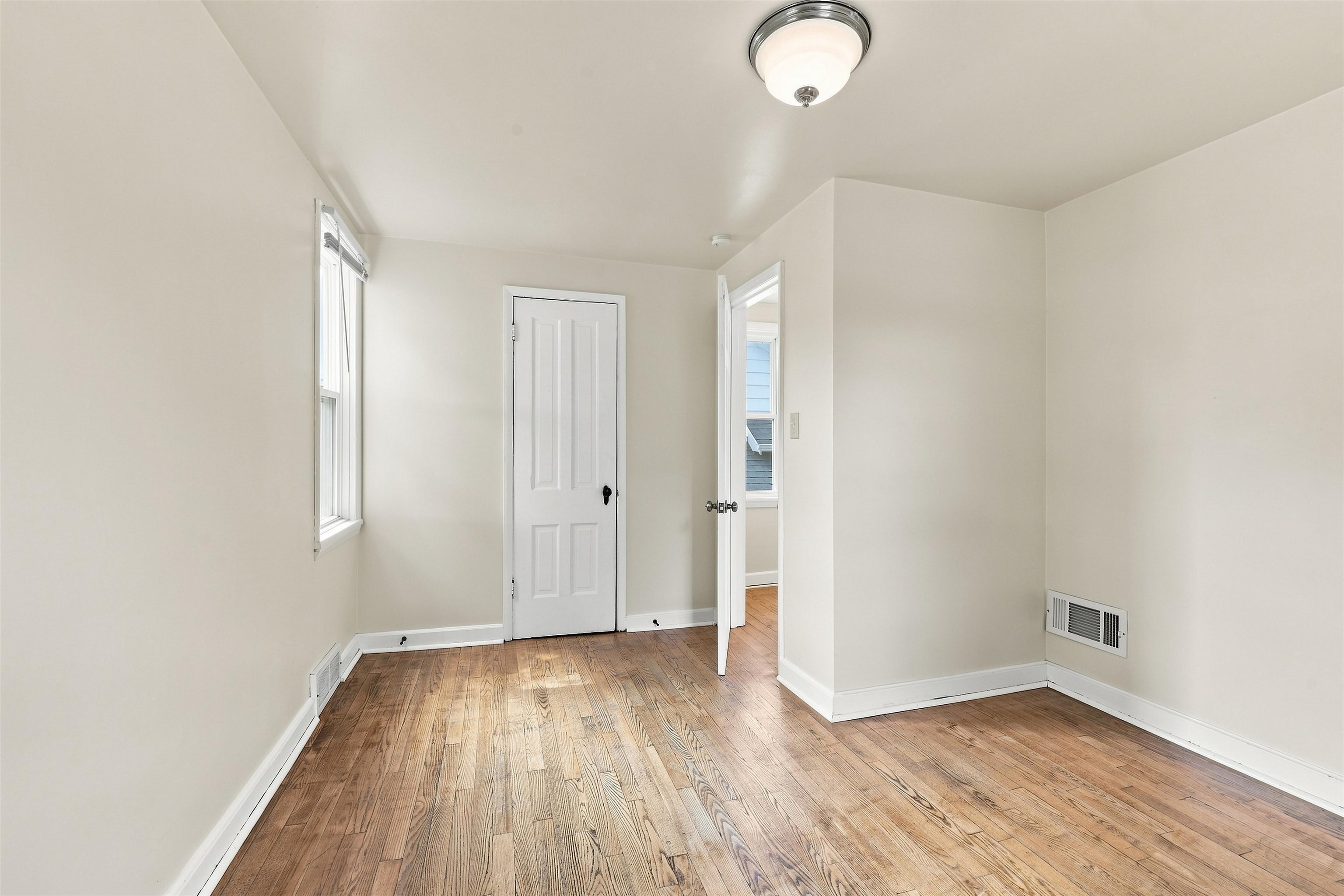 325 WASHINGTON AVENUE, Stevens Point, Wisconsin 54481, 3 Bedrooms Bedrooms, ,1 BathroomBathrooms,Residential,For Sale,325 WASHINGTON AVENUE,22604348