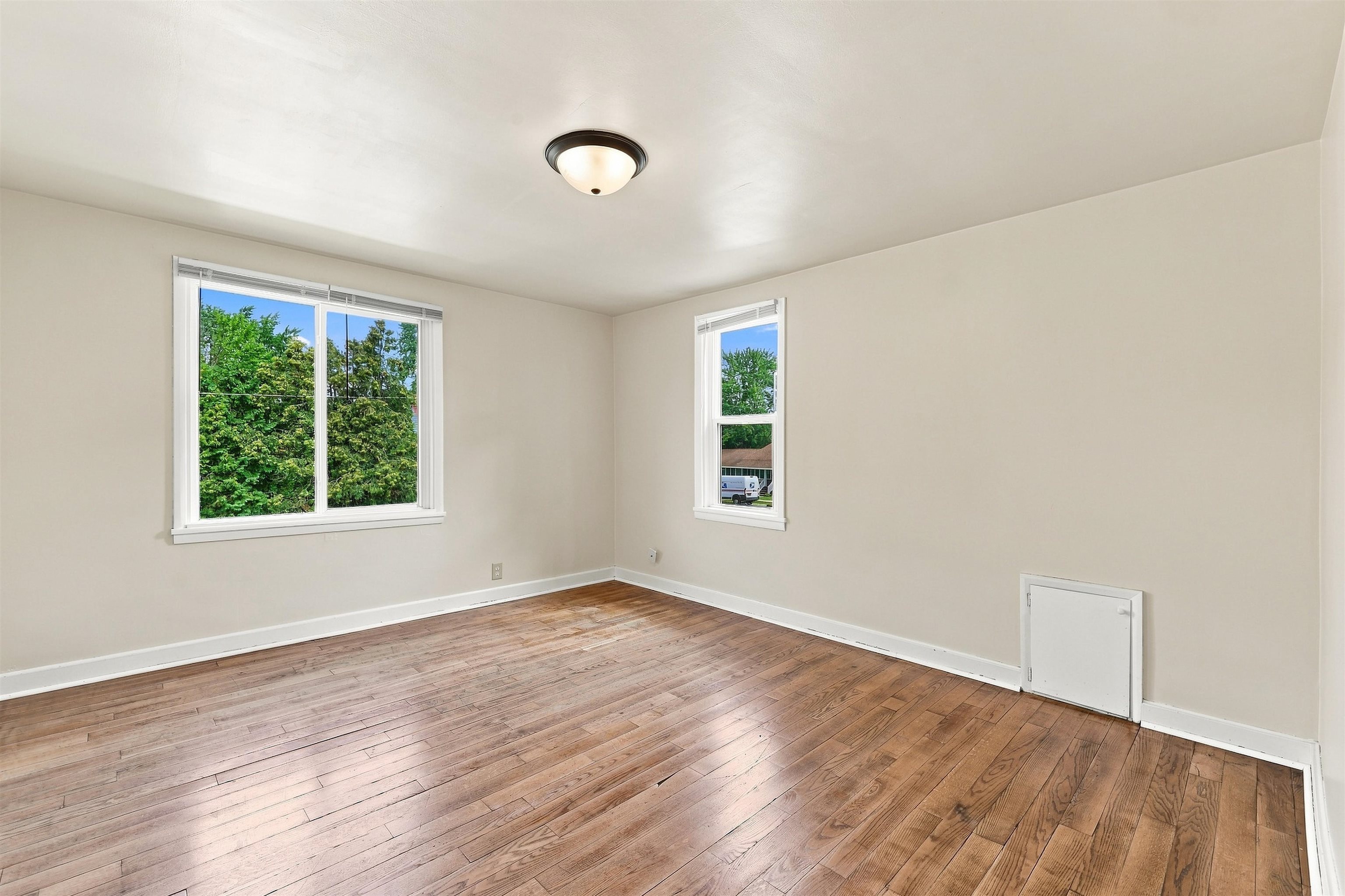 325 WASHINGTON AVENUE, Stevens Point, Wisconsin 54481, 3 Bedrooms Bedrooms, ,1 BathroomBathrooms,Residential,For Sale,325 WASHINGTON AVENUE,22604348