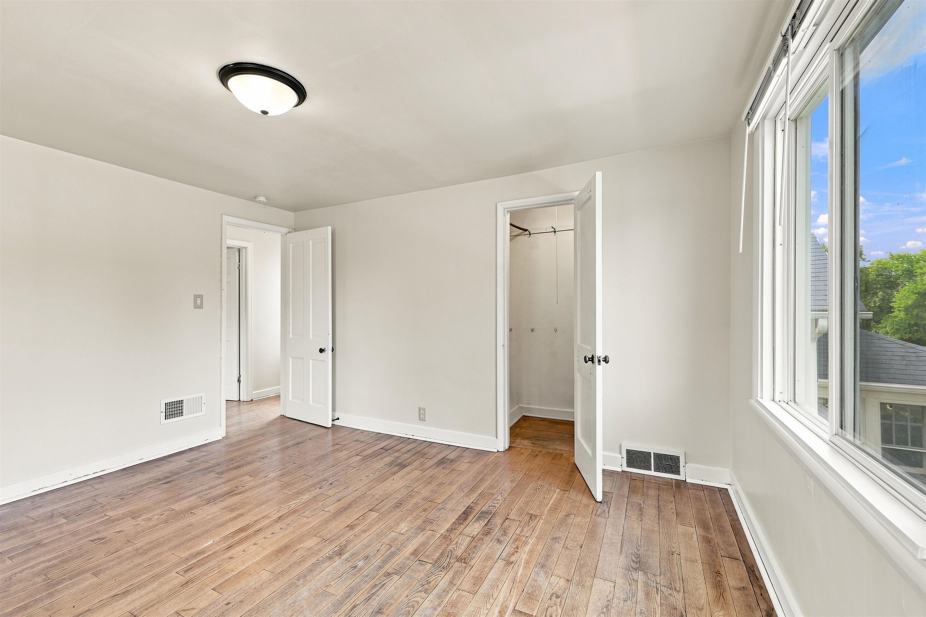 325 WASHINGTON AVENUE, Stevens Point, Wisconsin 54481, 3 Bedrooms Bedrooms, ,1 BathroomBathrooms,Residential,For Sale,325 WASHINGTON AVENUE,22604348