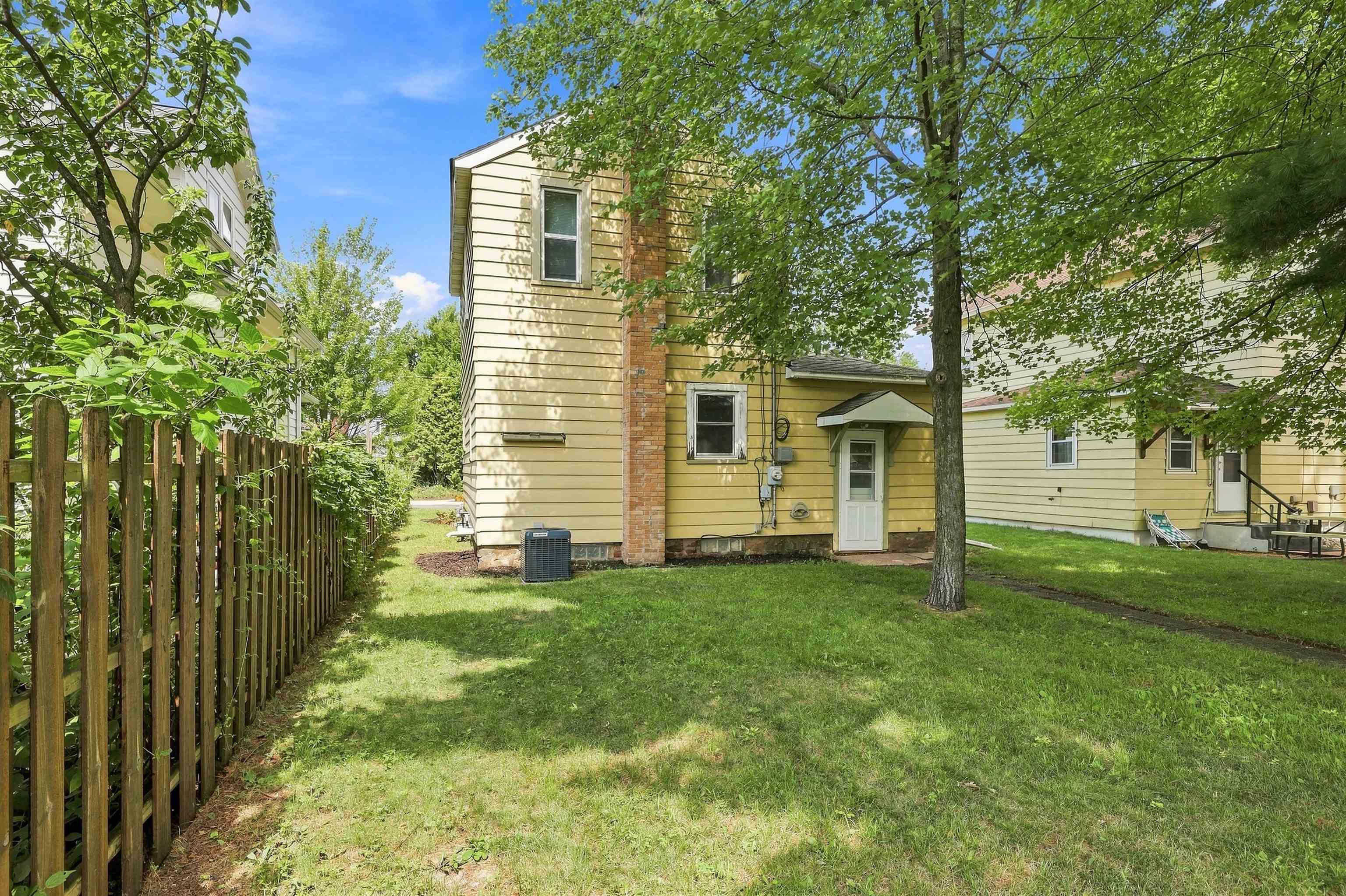 325 WASHINGTON AVENUE, Stevens Point, Wisconsin 54481, 3 Bedrooms Bedrooms, ,1 BathroomBathrooms,Residential,For Sale,325 WASHINGTON AVENUE,22604348
