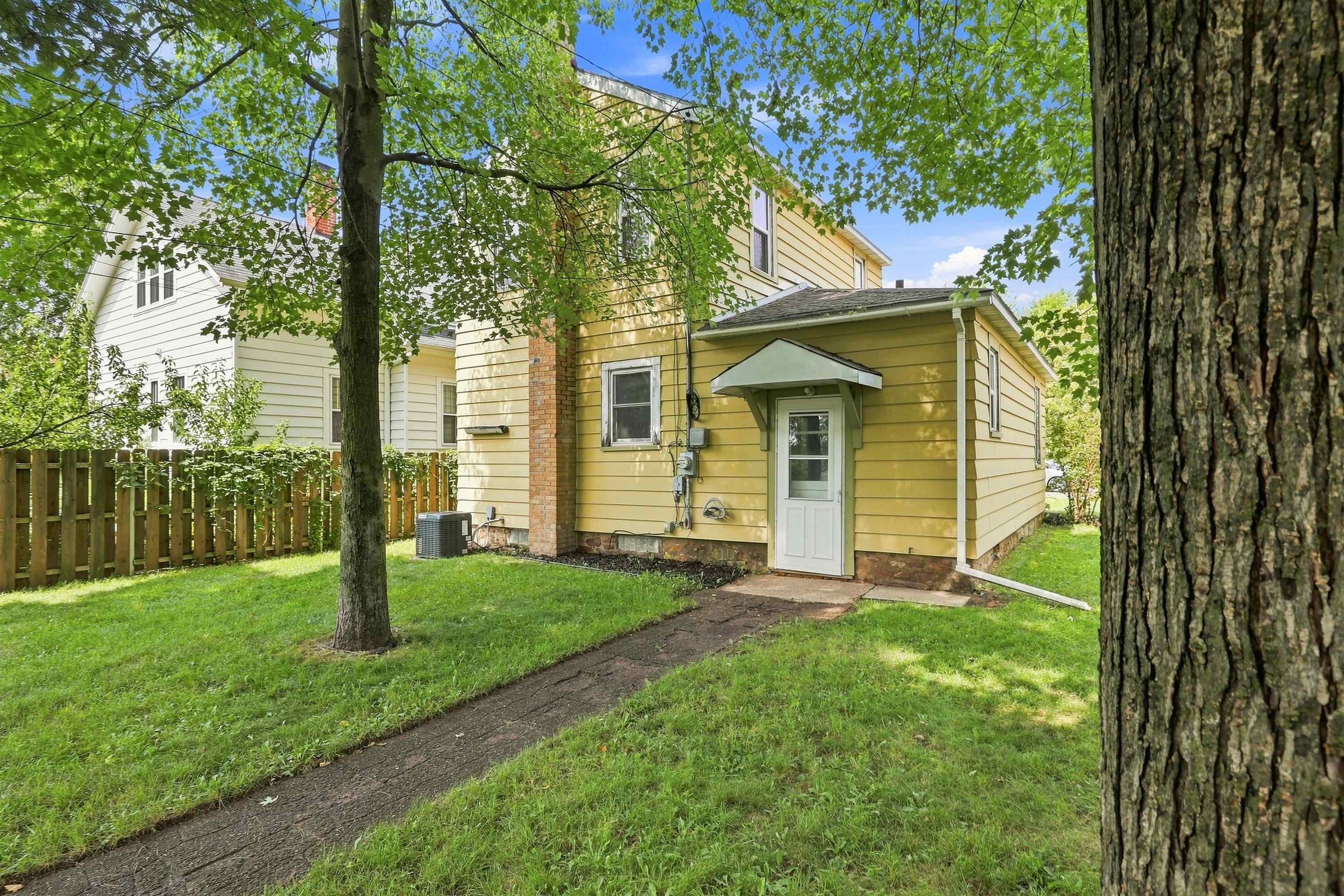 325 WASHINGTON AVENUE, Stevens Point, Wisconsin 54481, 3 Bedrooms Bedrooms, ,1 BathroomBathrooms,Residential,For Sale,325 WASHINGTON AVENUE,22604348