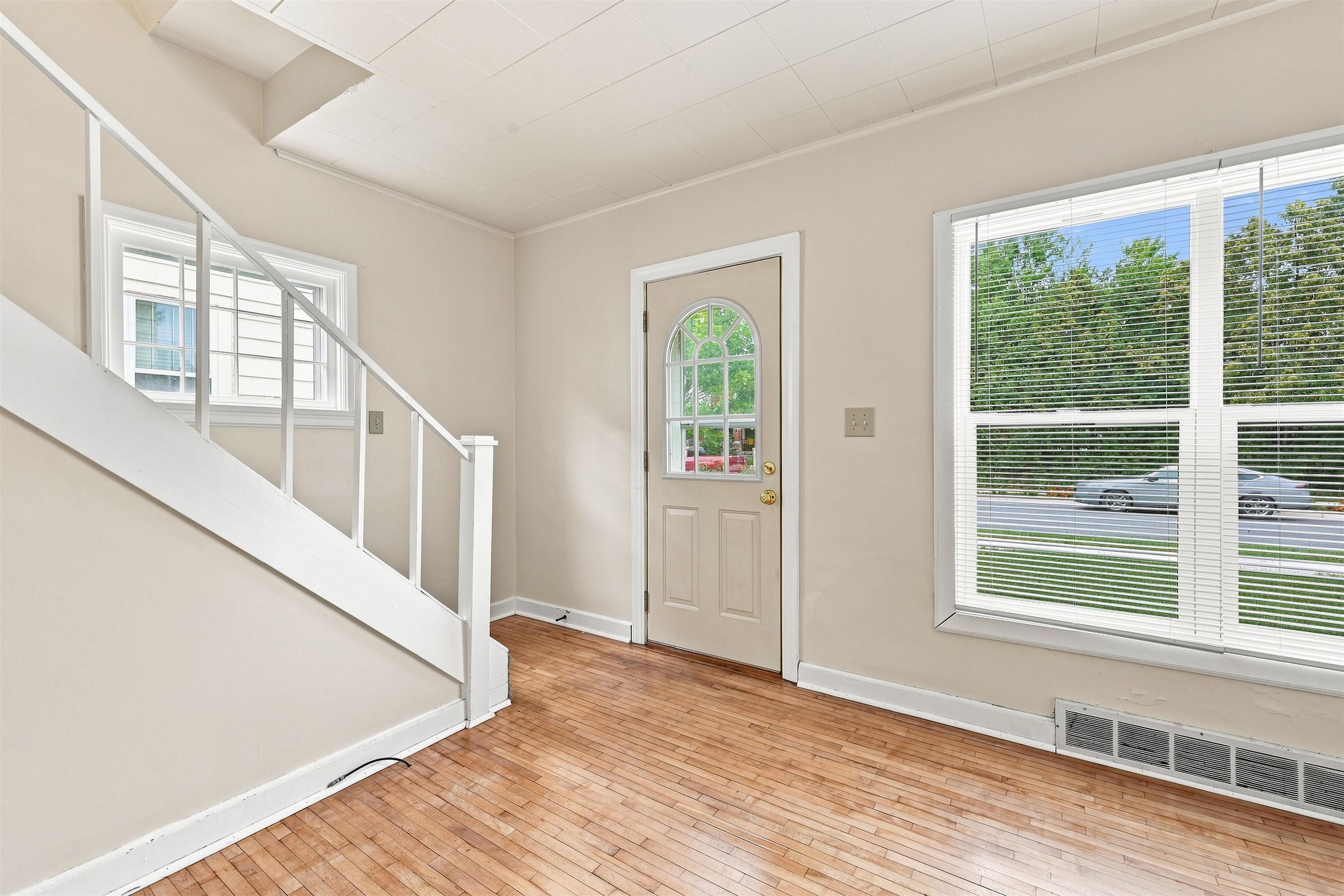 325 WASHINGTON AVENUE, Stevens Point, Wisconsin 54481, 3 Bedrooms Bedrooms, ,1 BathroomBathrooms,Residential,For Sale,325 WASHINGTON AVENUE,22604348
