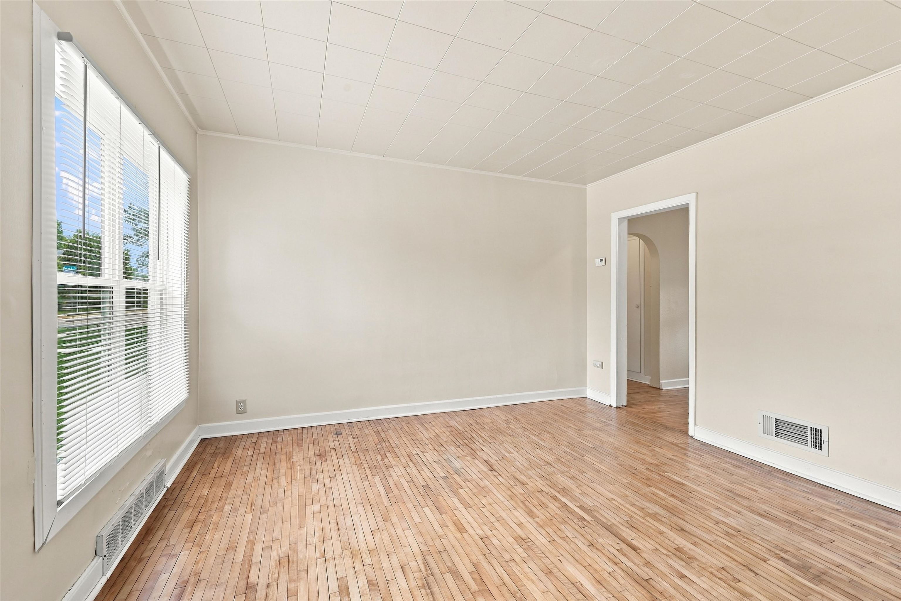 325 WASHINGTON AVENUE, Stevens Point, Wisconsin 54481, 3 Bedrooms Bedrooms, ,1 BathroomBathrooms,Residential,For Sale,325 WASHINGTON AVENUE,22604348