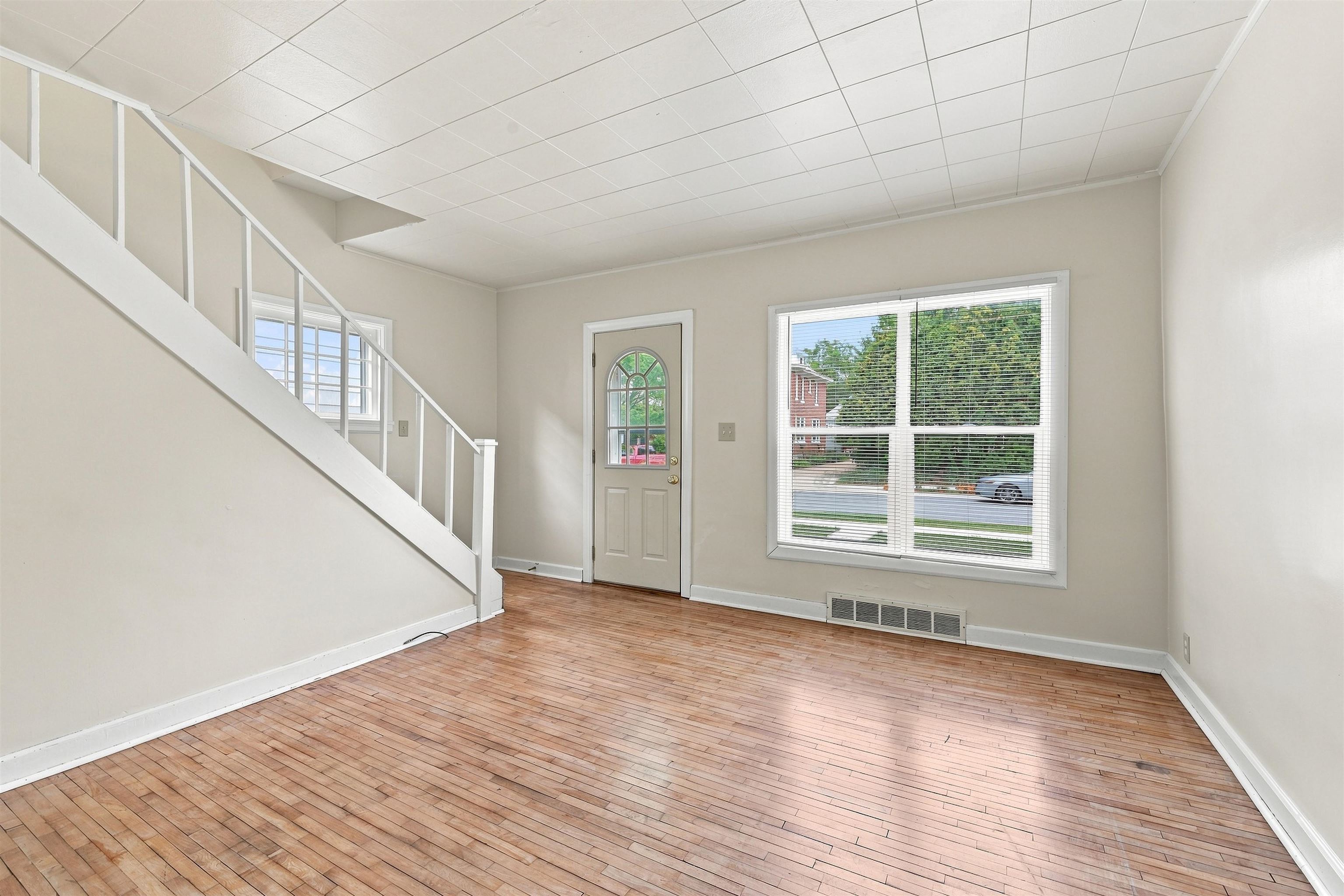325 WASHINGTON AVENUE, Stevens Point, Wisconsin 54481, 3 Bedrooms Bedrooms, ,1 BathroomBathrooms,Residential,For Sale,325 WASHINGTON AVENUE,22604348